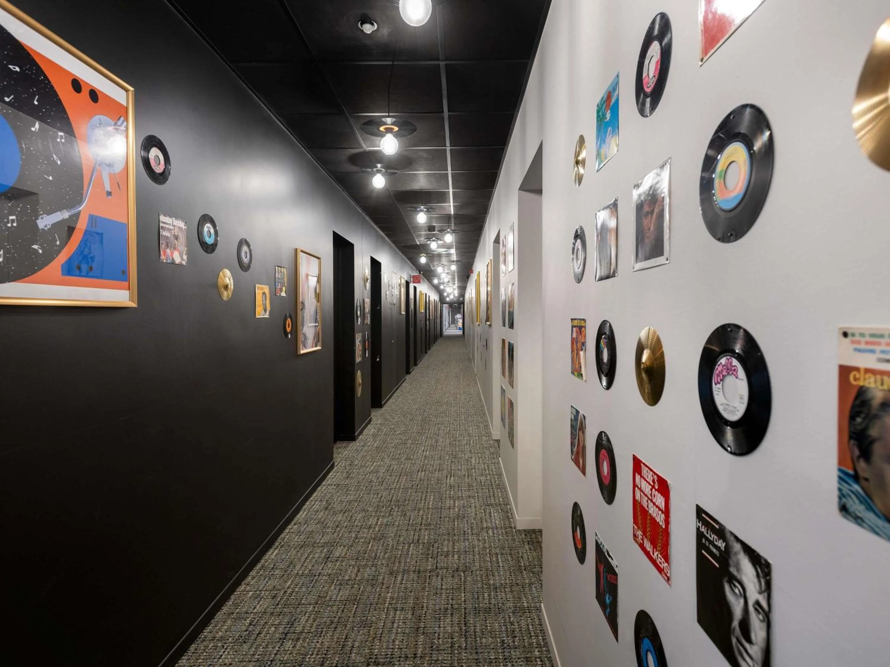 Bedroom in ibis Styles Namur