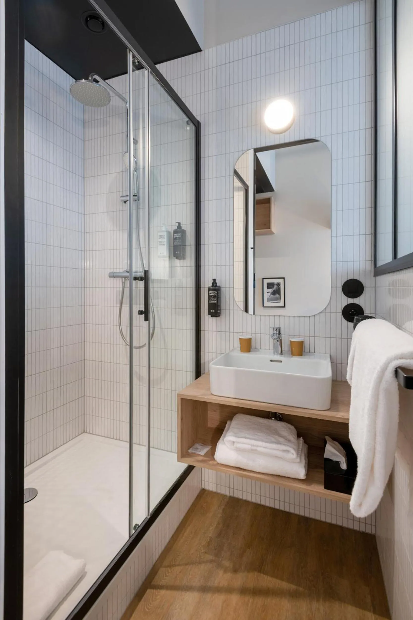Shower in ibis Styles Namur
