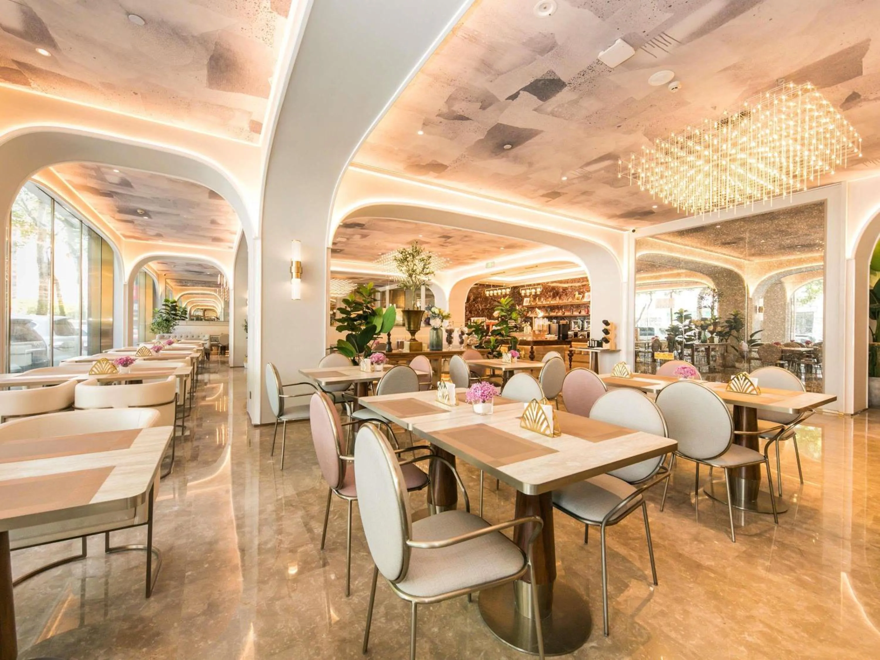 Restaurant/places to eat in Mercure Xian City Centre