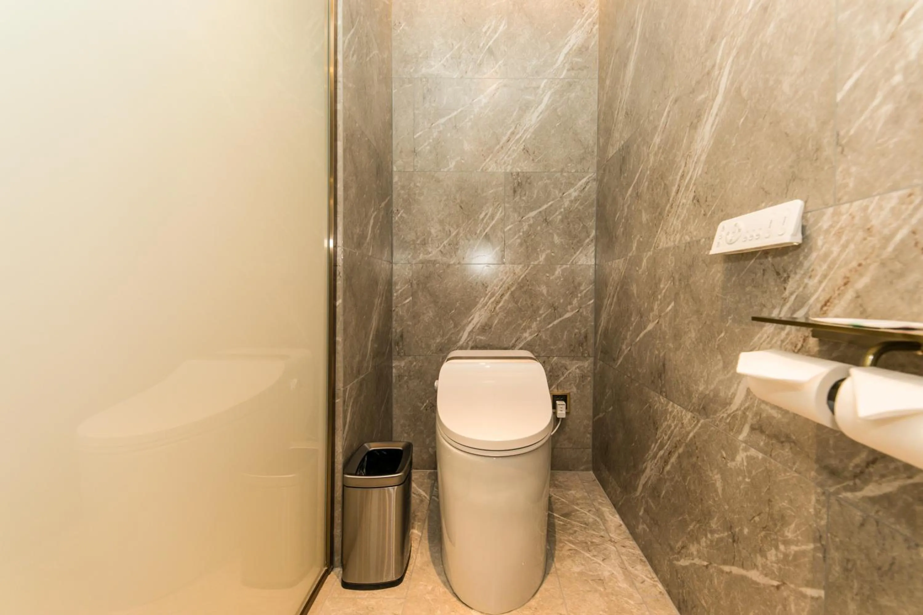 Toilet in Mercure Xian City Centre