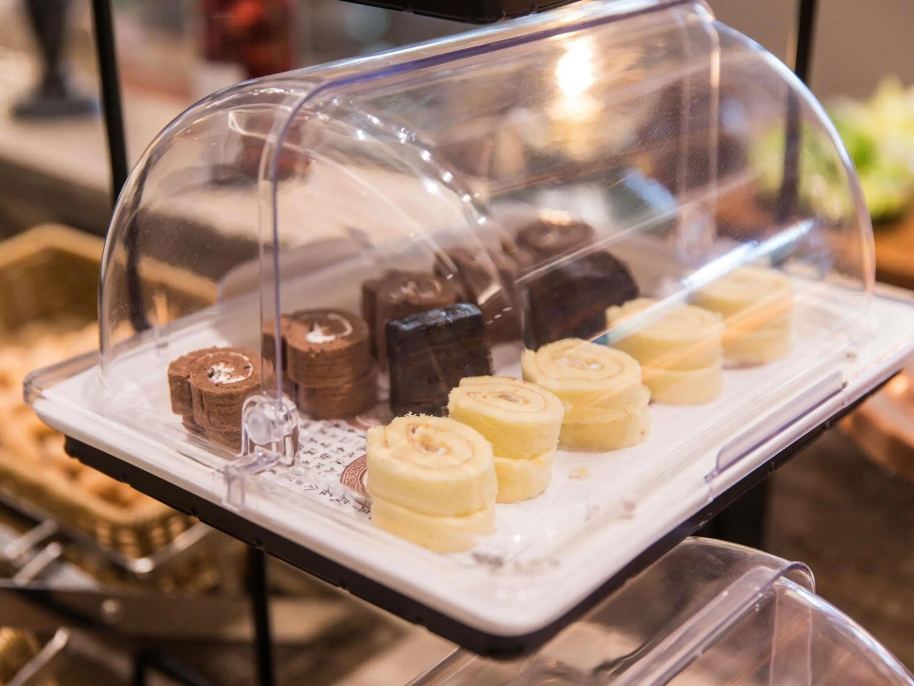 Restaurant/places to eat in Mercure Xian City Centre