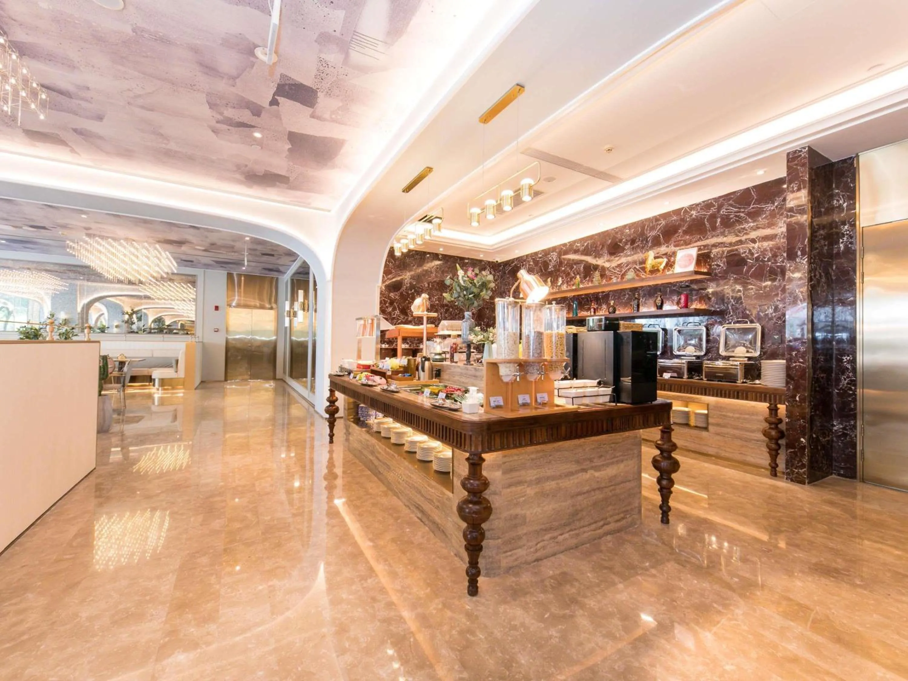 Restaurant/places to eat in Mercure Xian City Centre