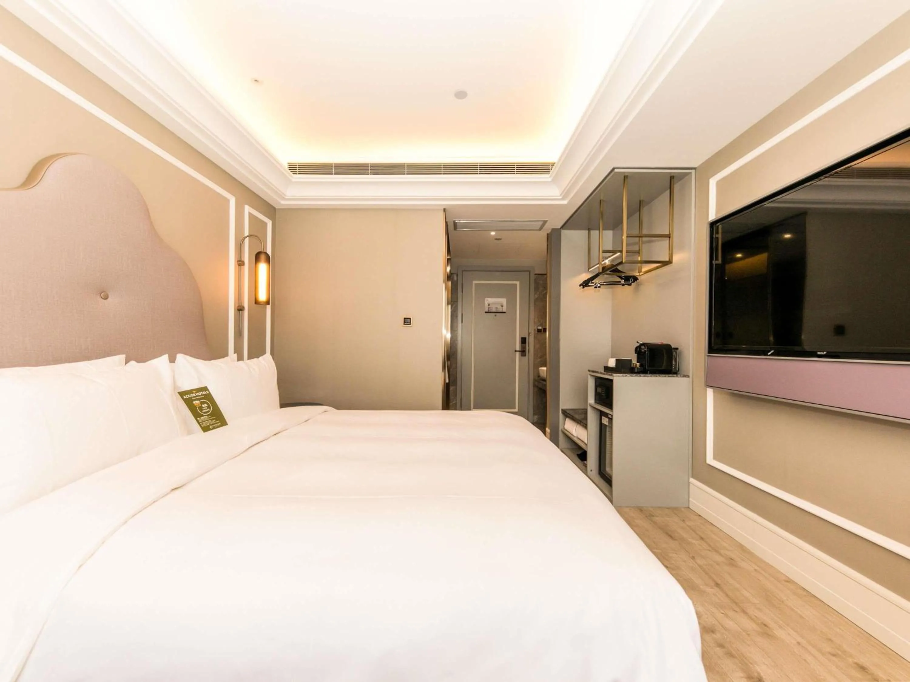 Bedroom, Bed in Mercure Xian City Centre