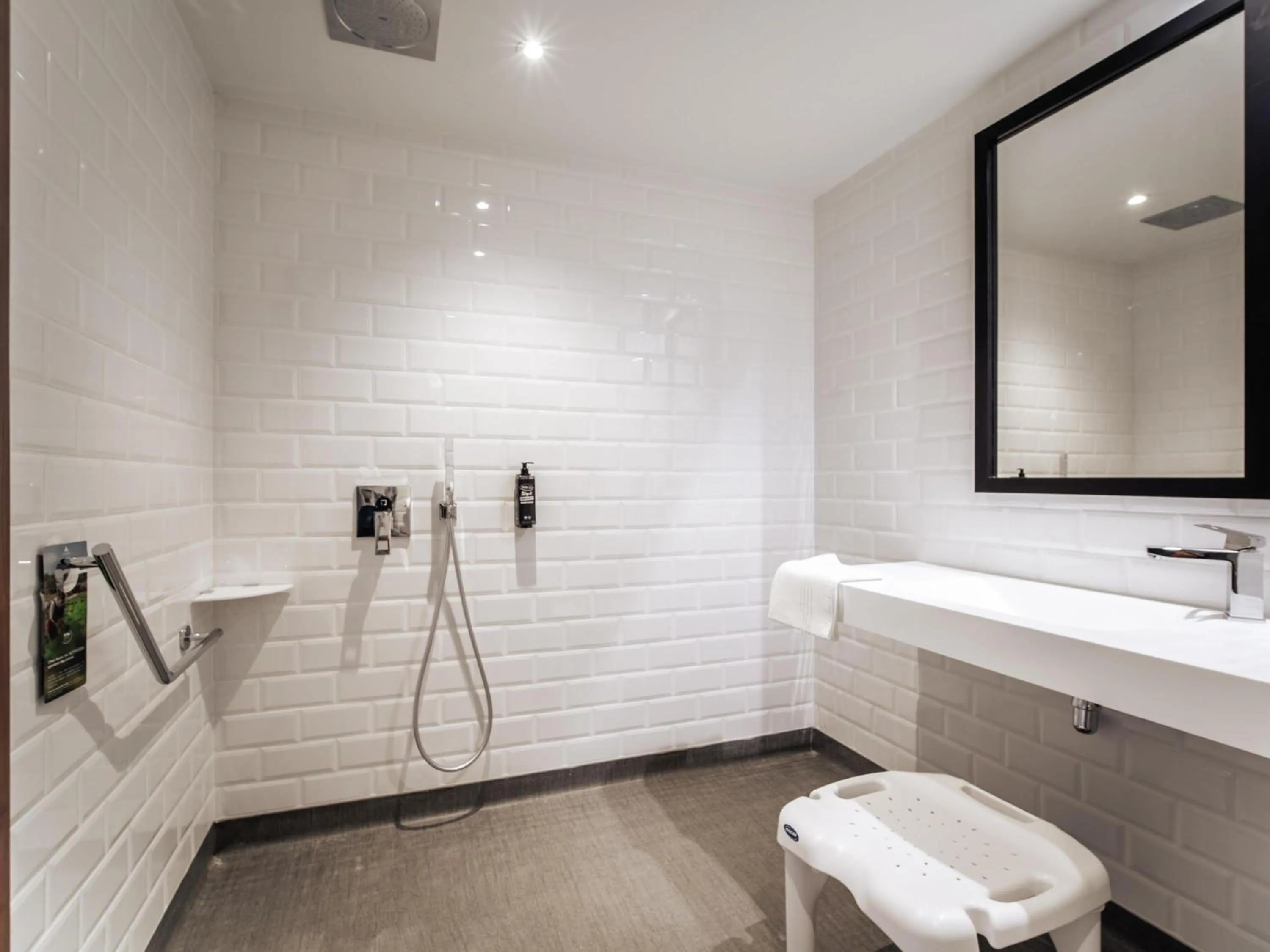 Bedroom in ibis Styles Castelnaudary