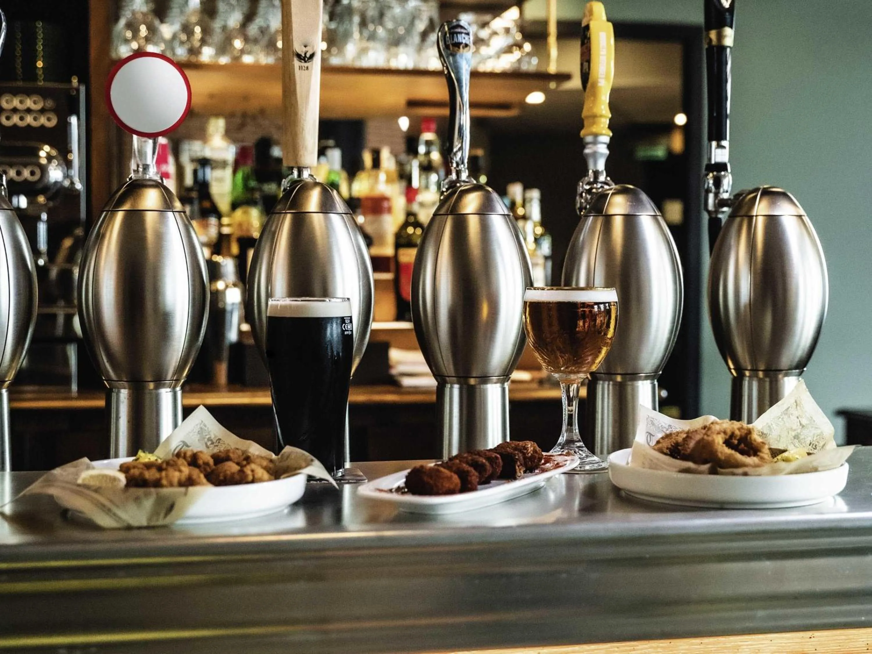 Lounge or bar in ibis Styles Castelnaudary