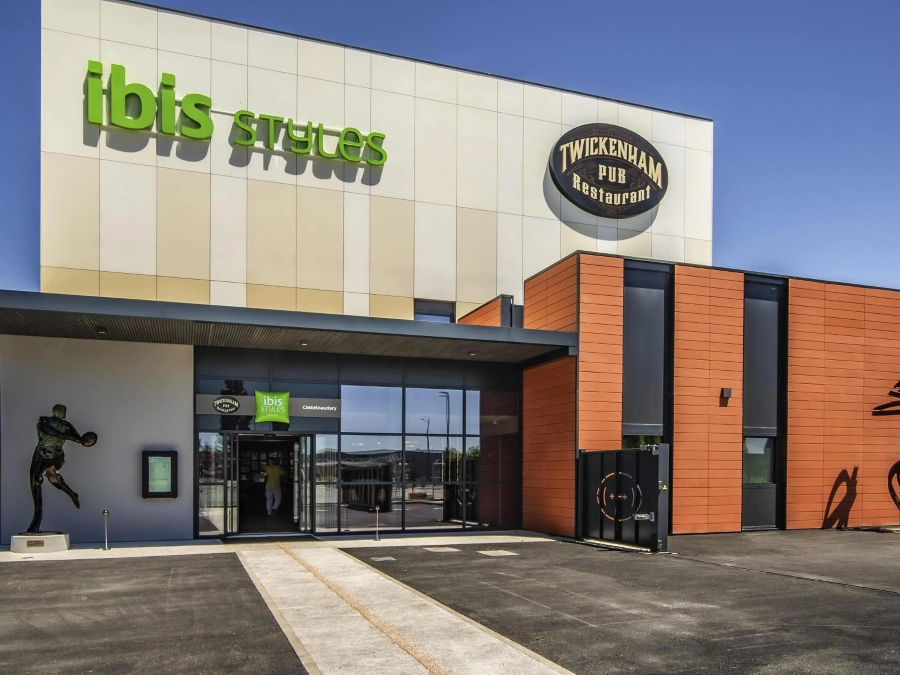 Property building in ibis Styles Castelnaudary