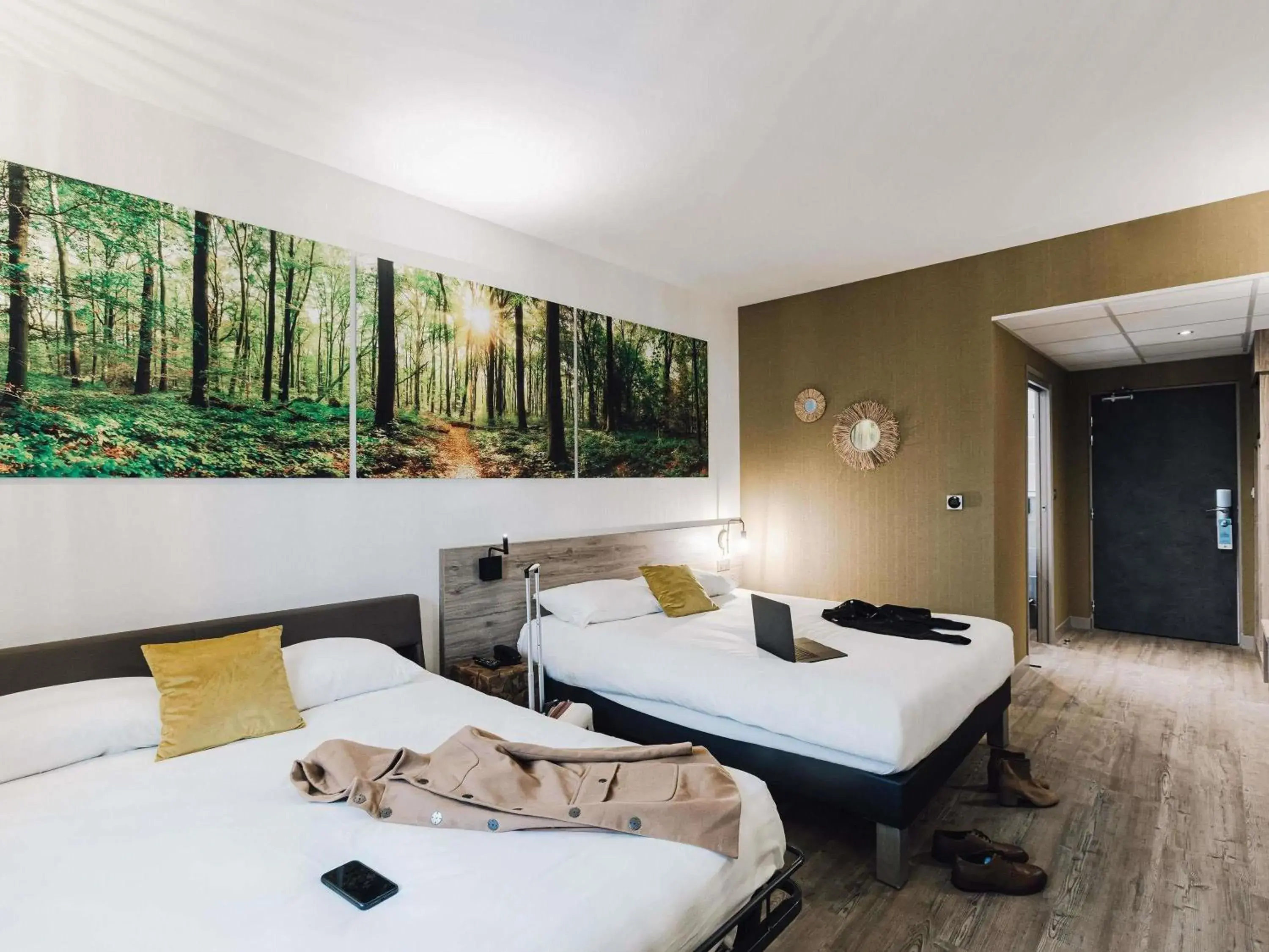 Junior Suite with One Double Bed And Sofa in ibis Styles Contres-Cheverny Junior Suite with One Double Bed And Sofa in ibis Styles Contres-Cheverny