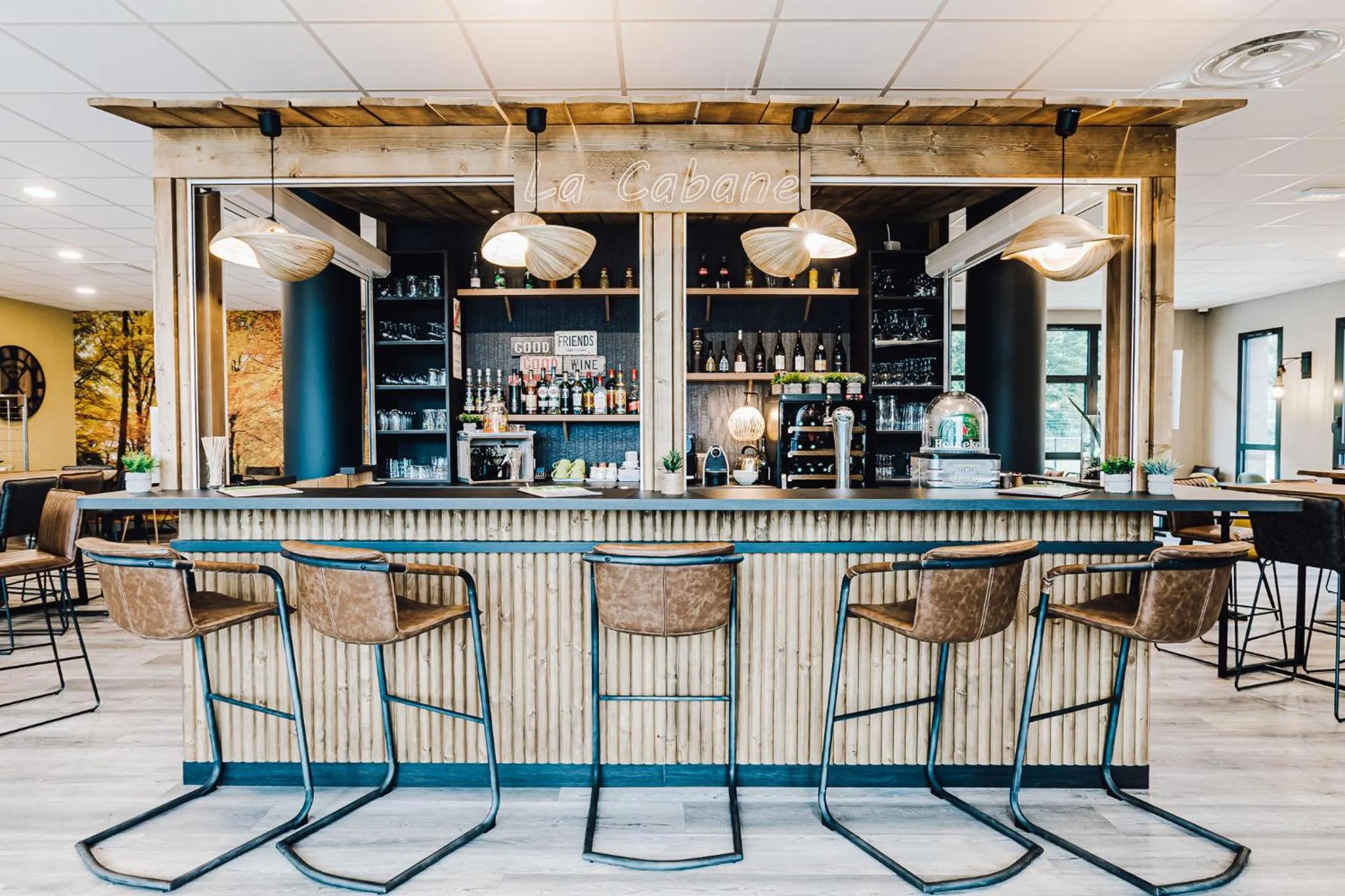 Lounge or bar in ibis Styles Contres-Cheverny