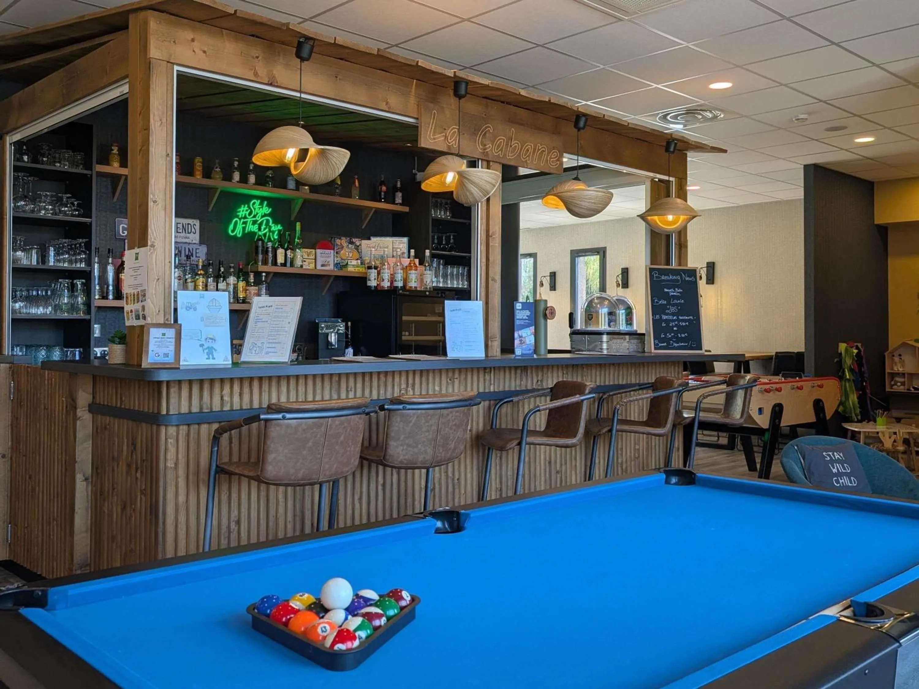 Lounge or bar in ibis Styles Contres-Cheverny