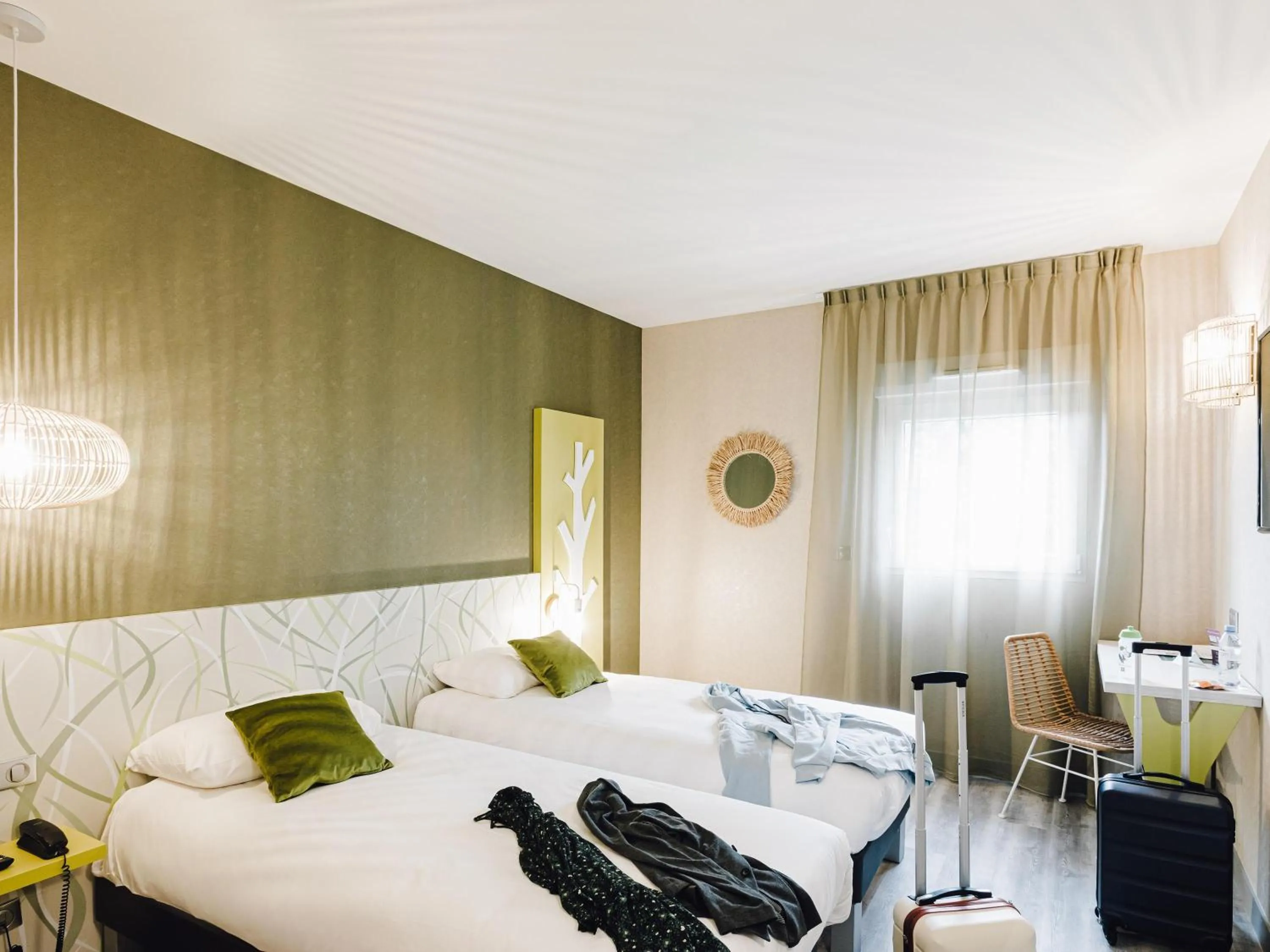 Bedroom, Bed in ibis Styles Contres-Cheverny