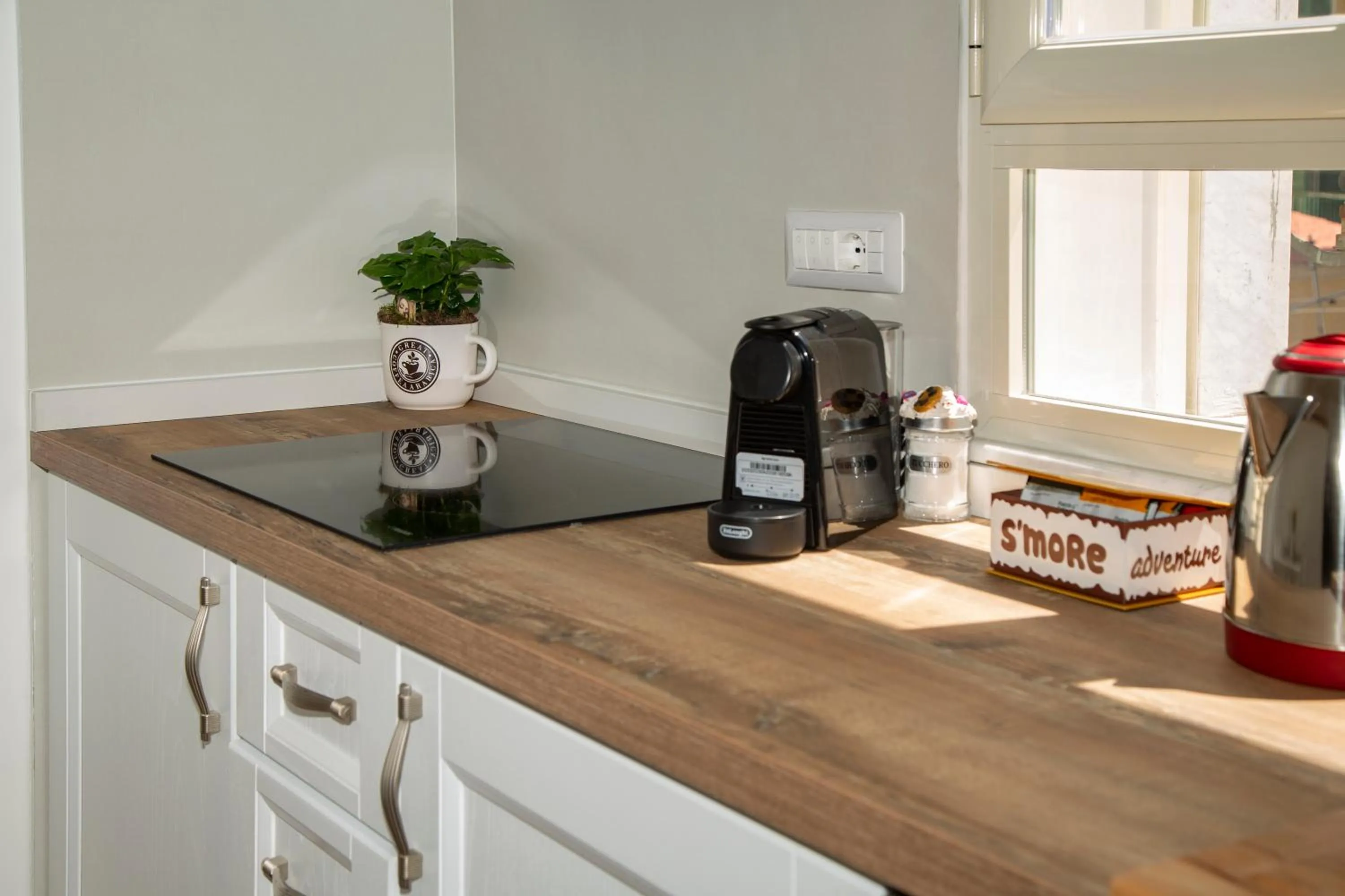 Coffee/tea facilities in Belvedere 75