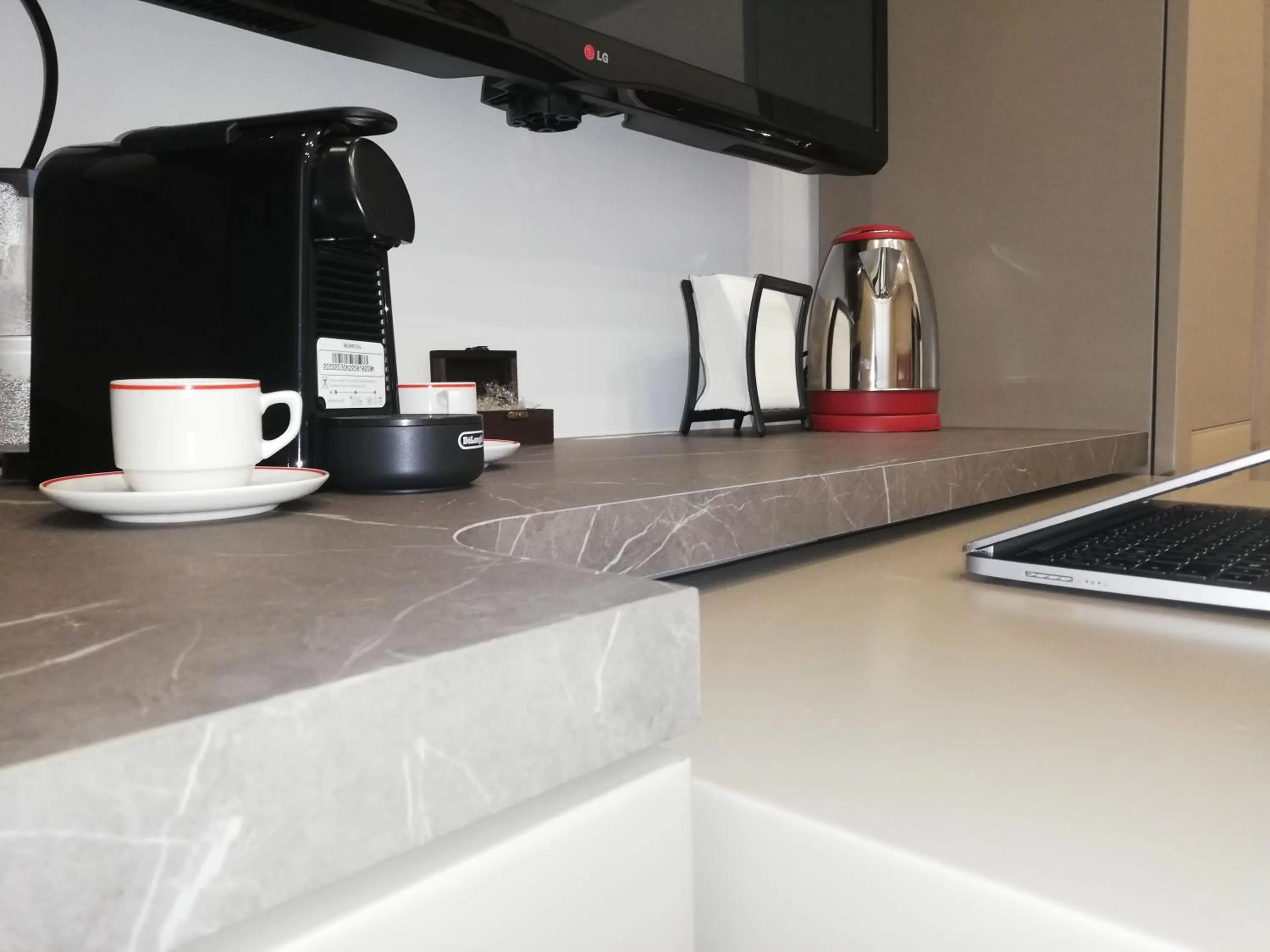 Coffee/tea facilities in Belvedere 75