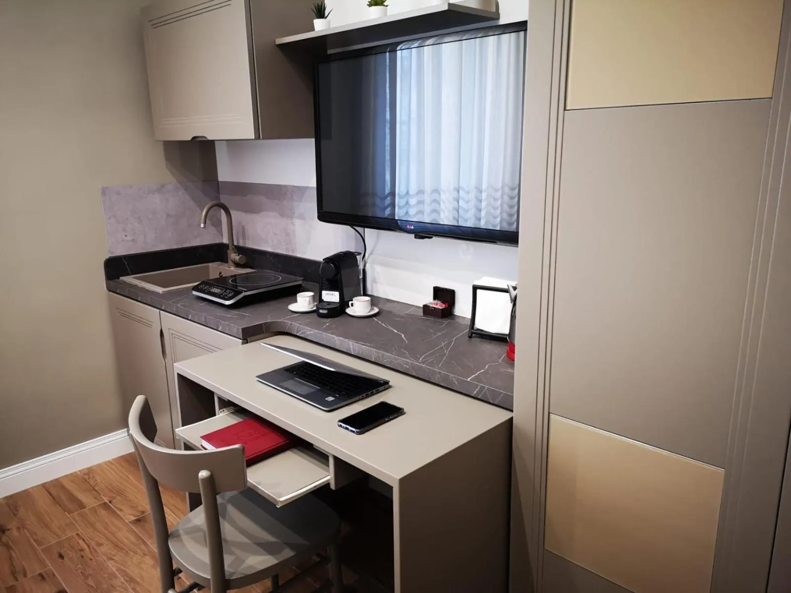 Kitchen or kitchenette in Belvedere 75