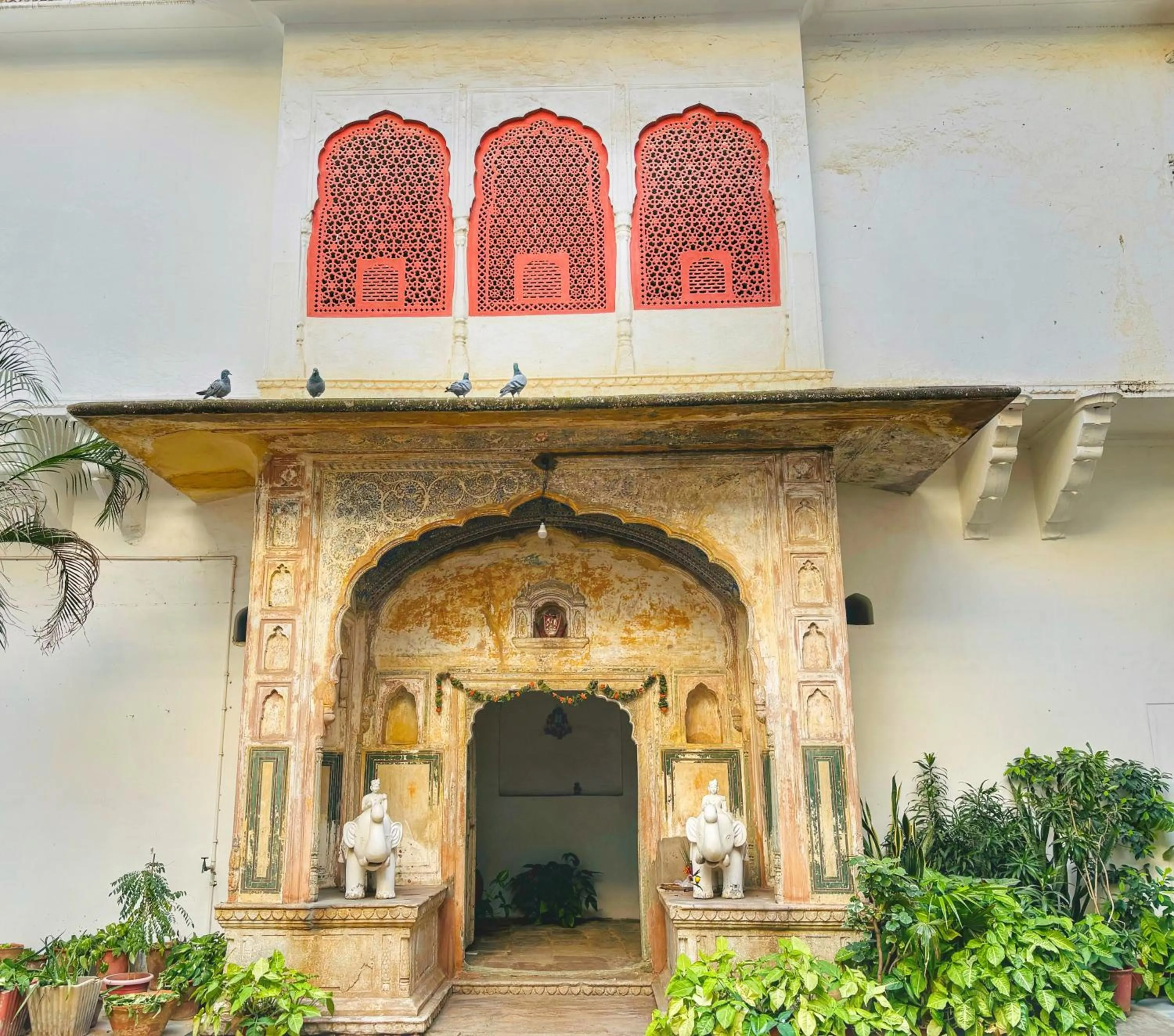 Property building in Saba Haveli
