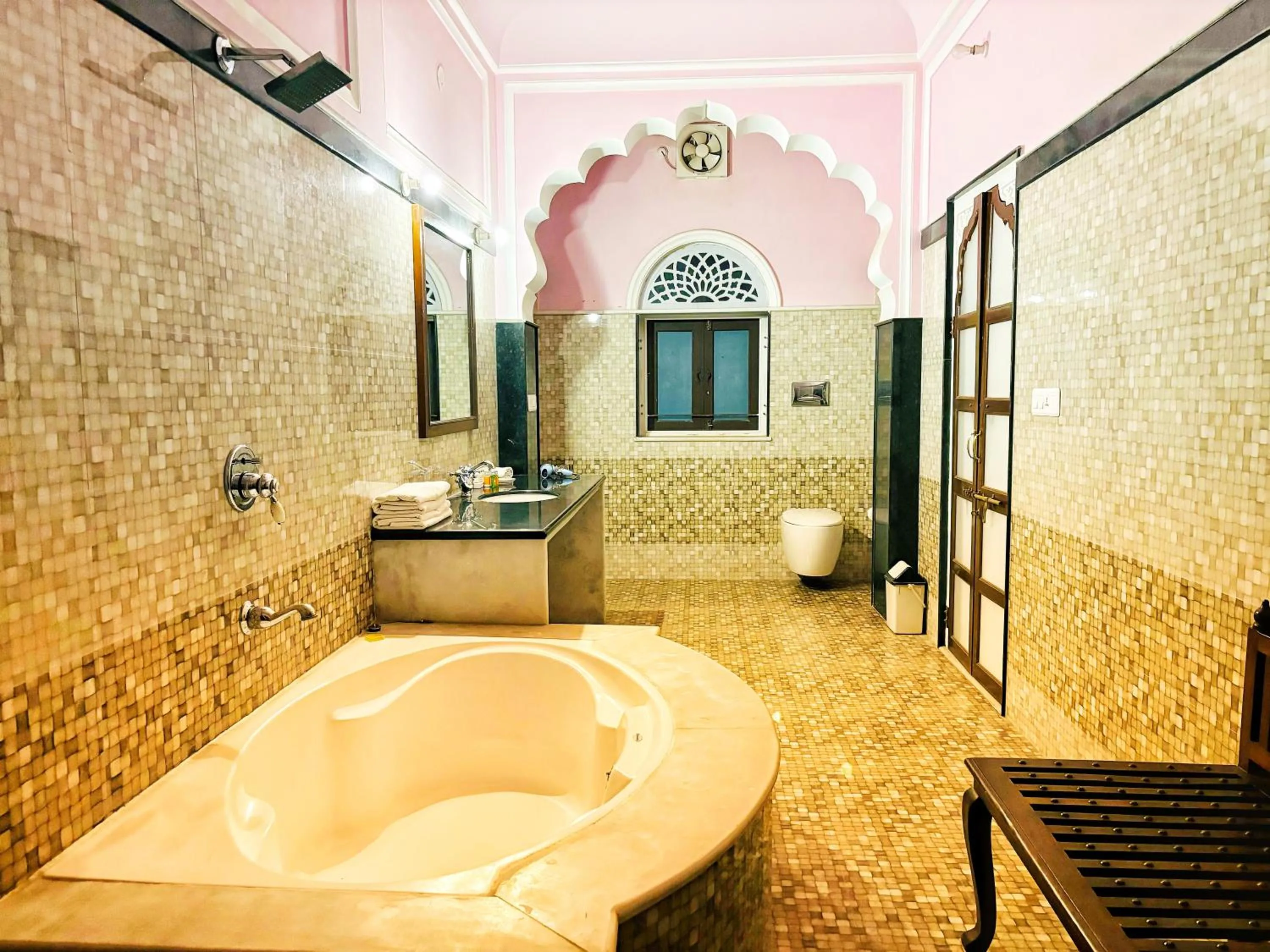 Bathroom in Saba Haveli