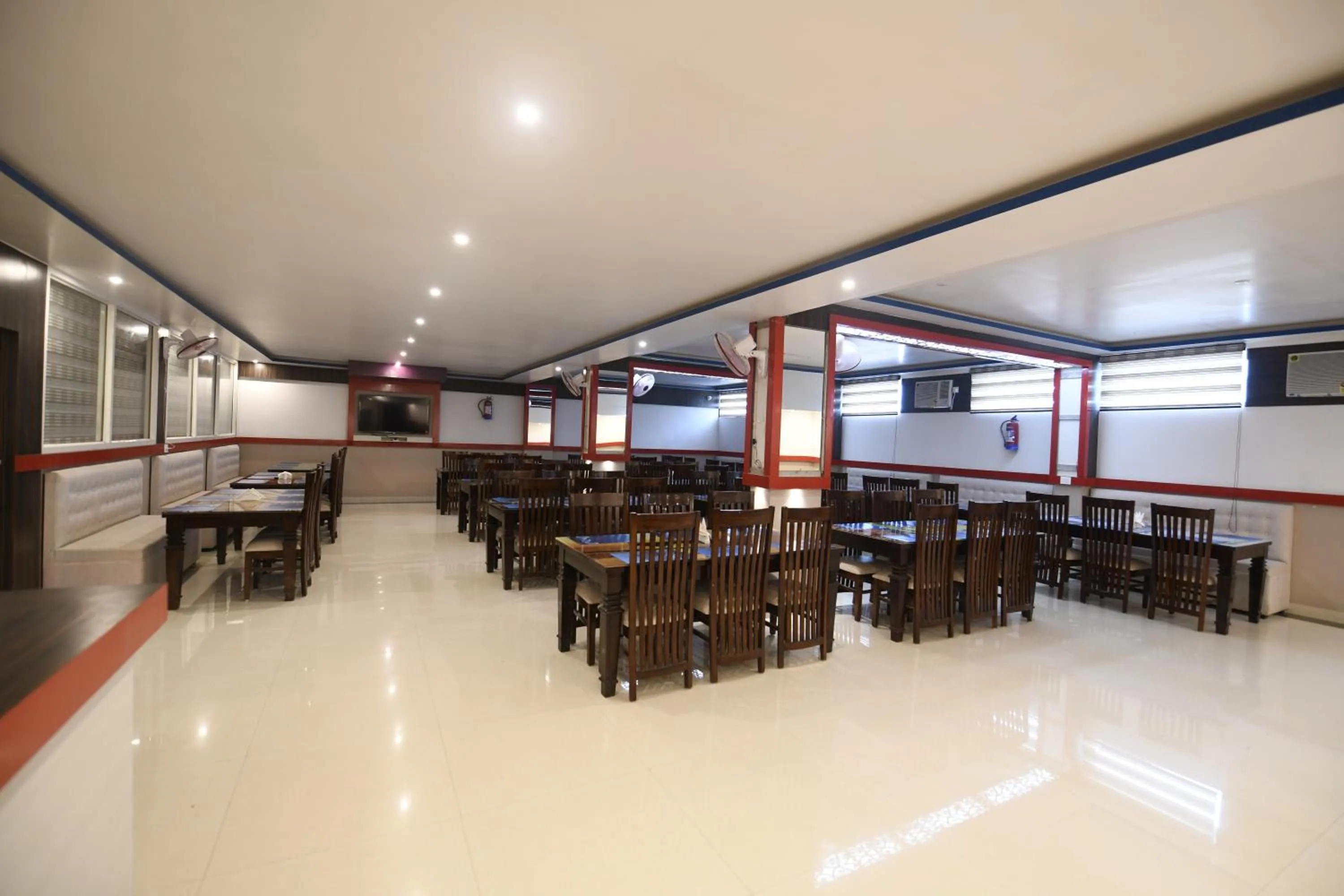 Restaurant/places to eat in Hotel Star Bodh Gaya