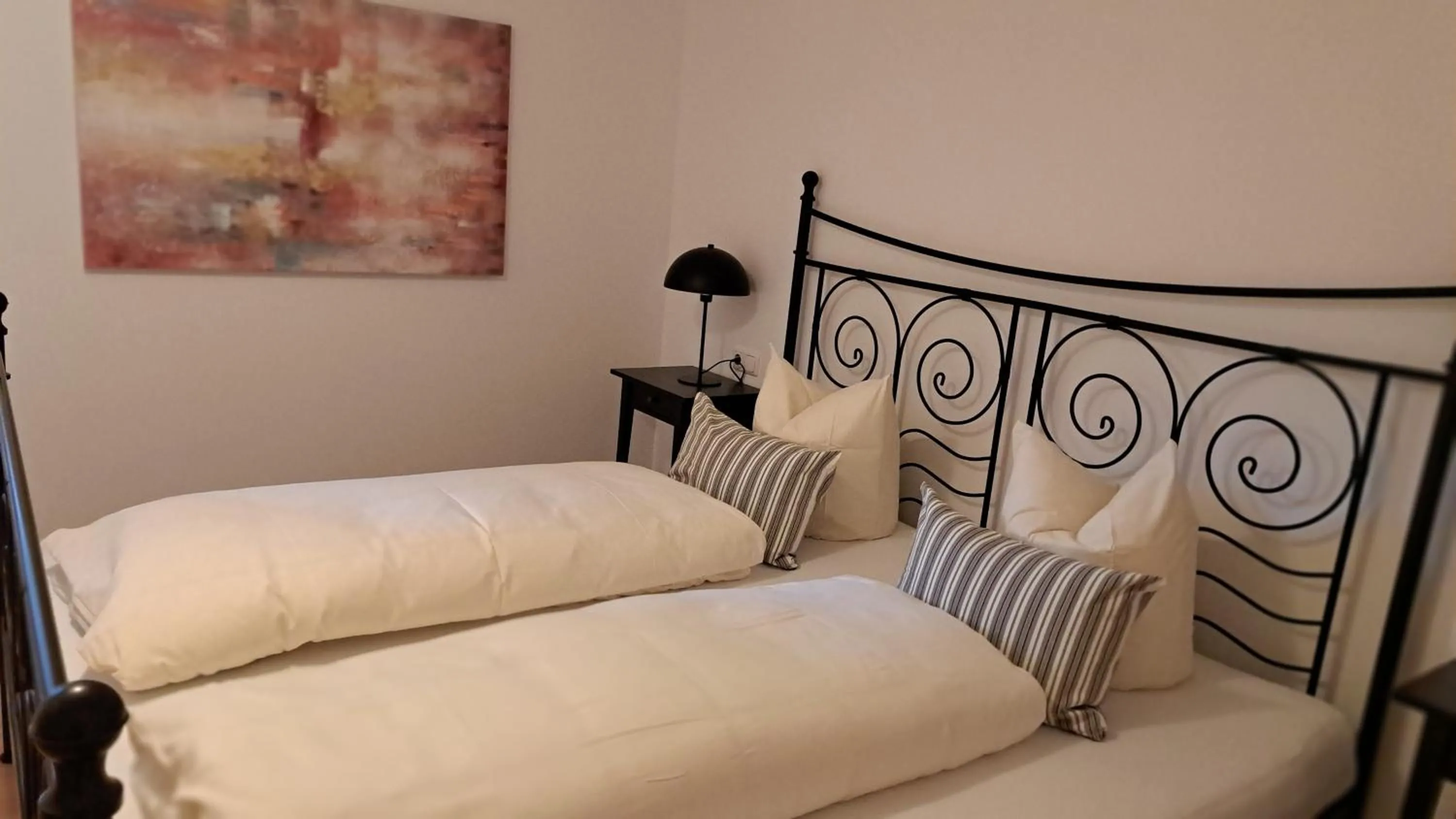 Bed in Appartment Shelley