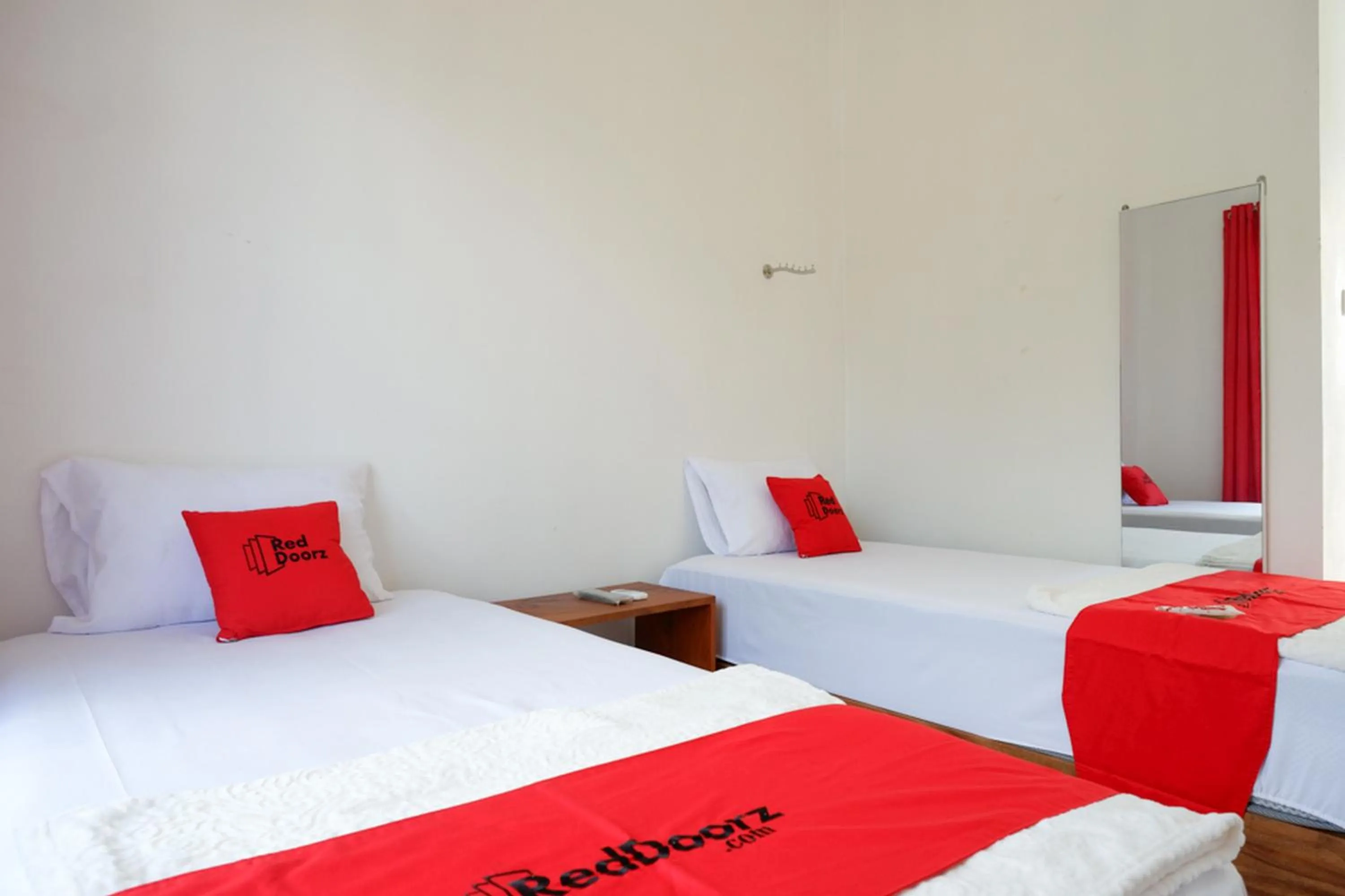 Bedroom, Bed in RedDoorz Plus near UMS Solo