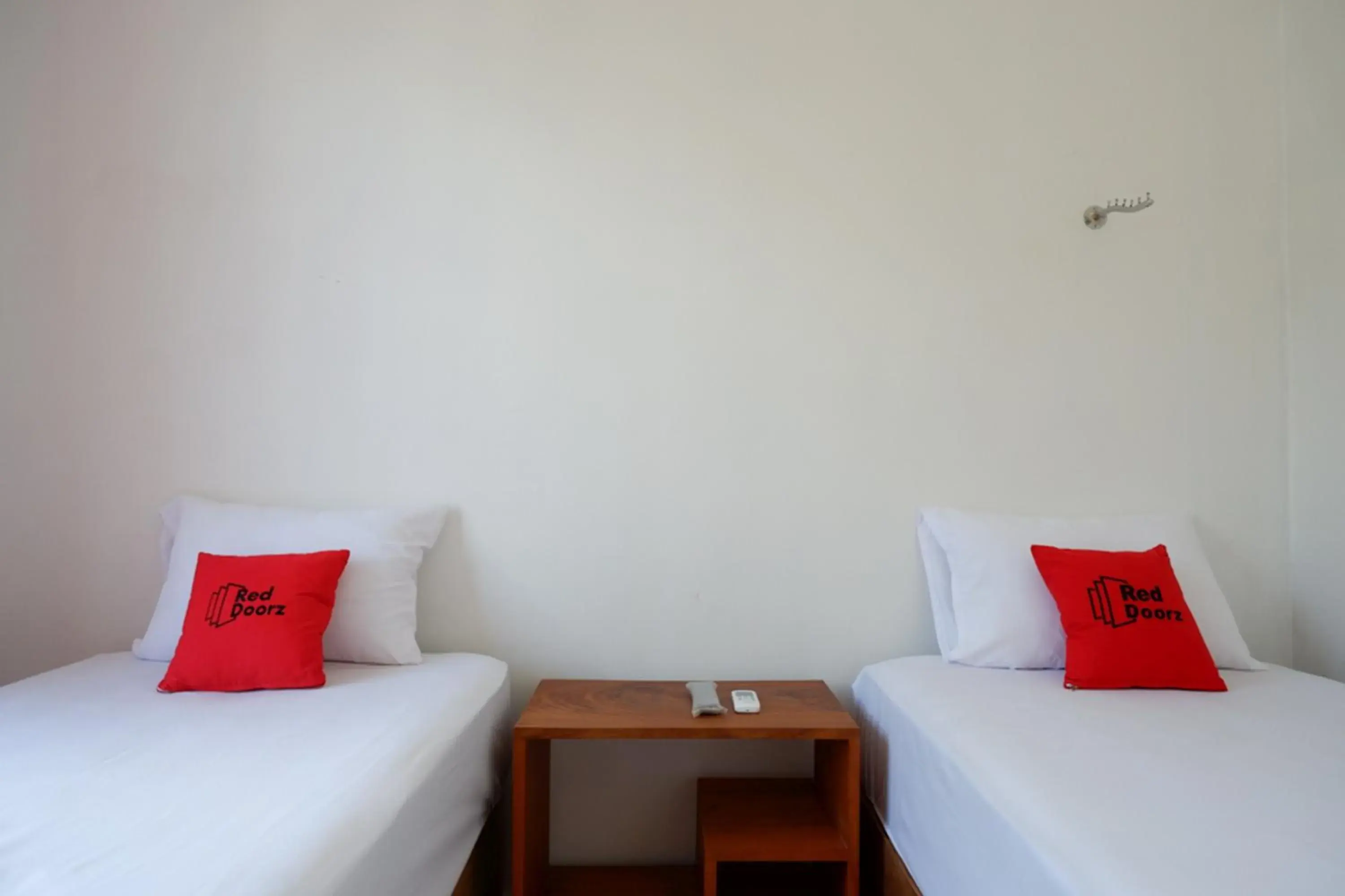 Twin Room in RedDoorz Plus near UMS Solo Twin Room in RedDoorz Plus near UMS Solo