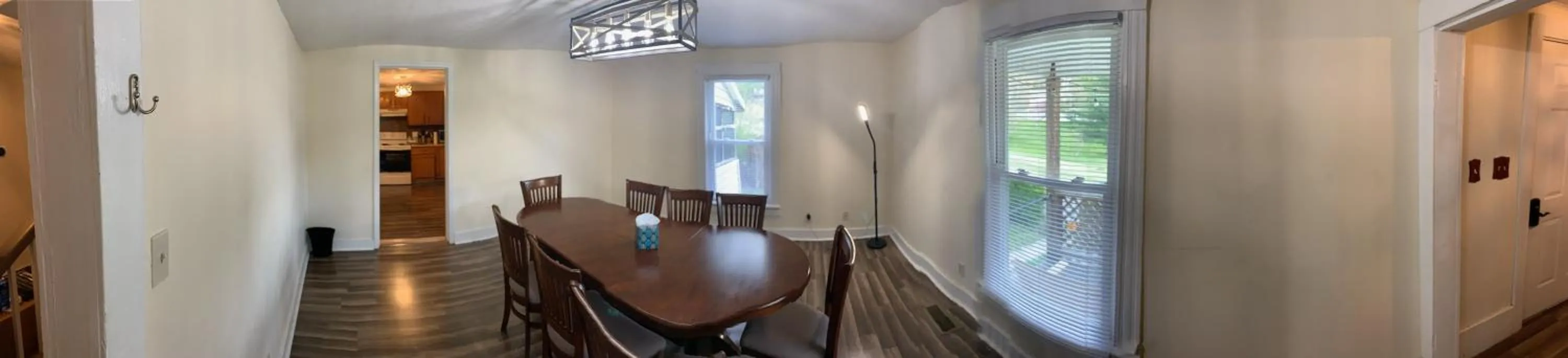 The Dragon's Den 5 bedroom house 1 mile to Main St