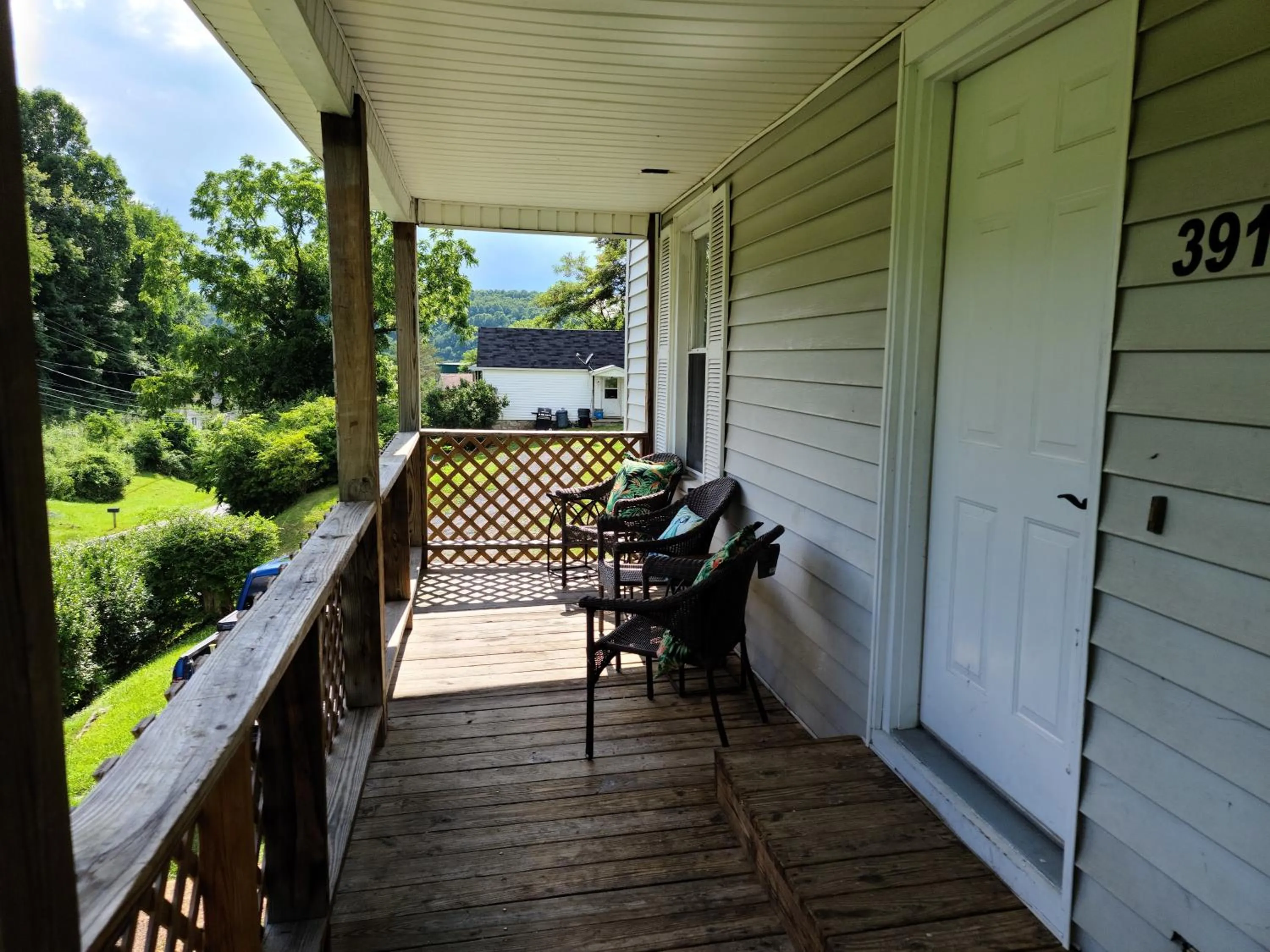 The Dragon's Den 5 bedroom house 1 mile to Main St