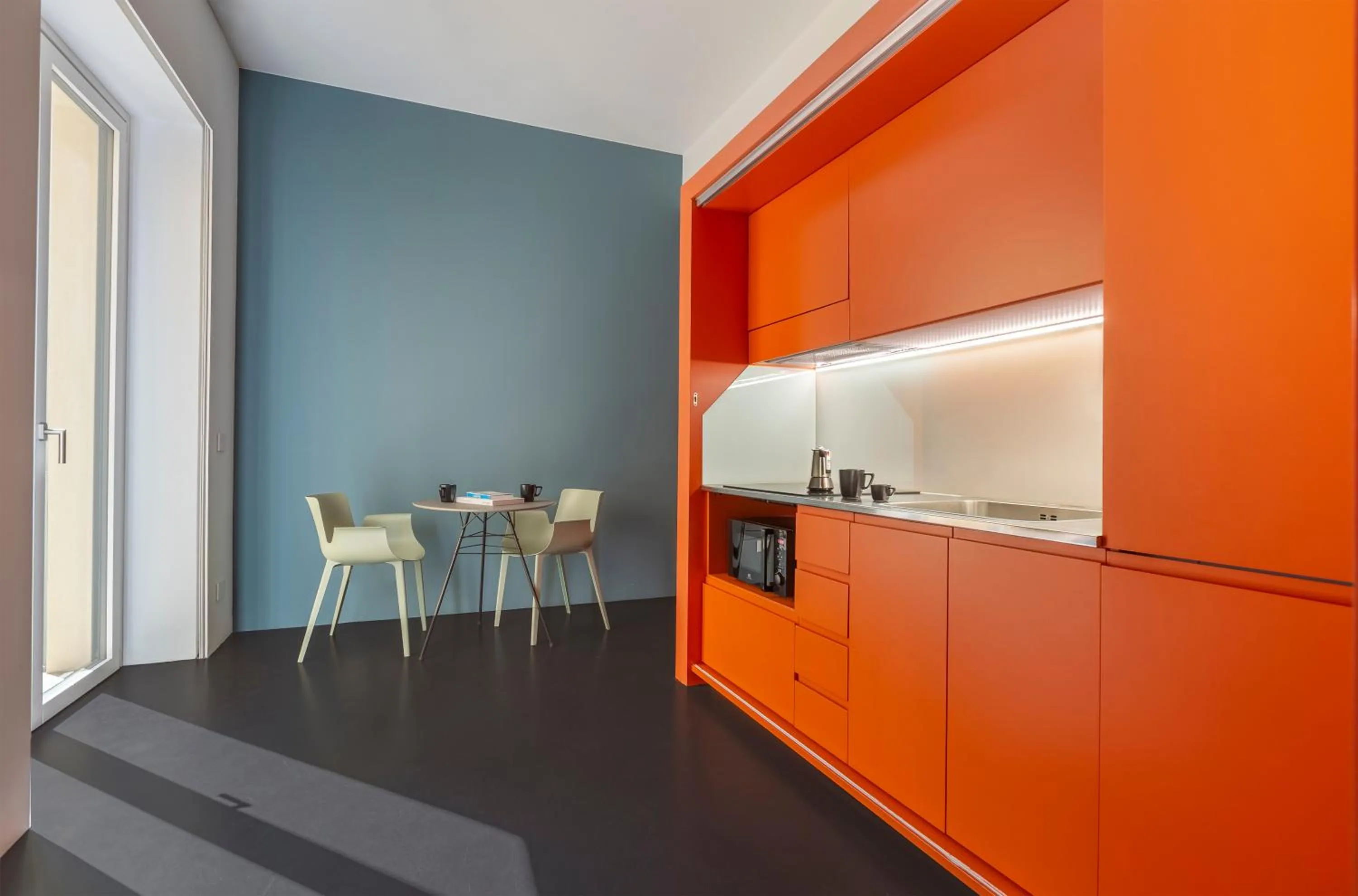 Kitchen or kitchenette in Fiveplace Design Suites & Apartments