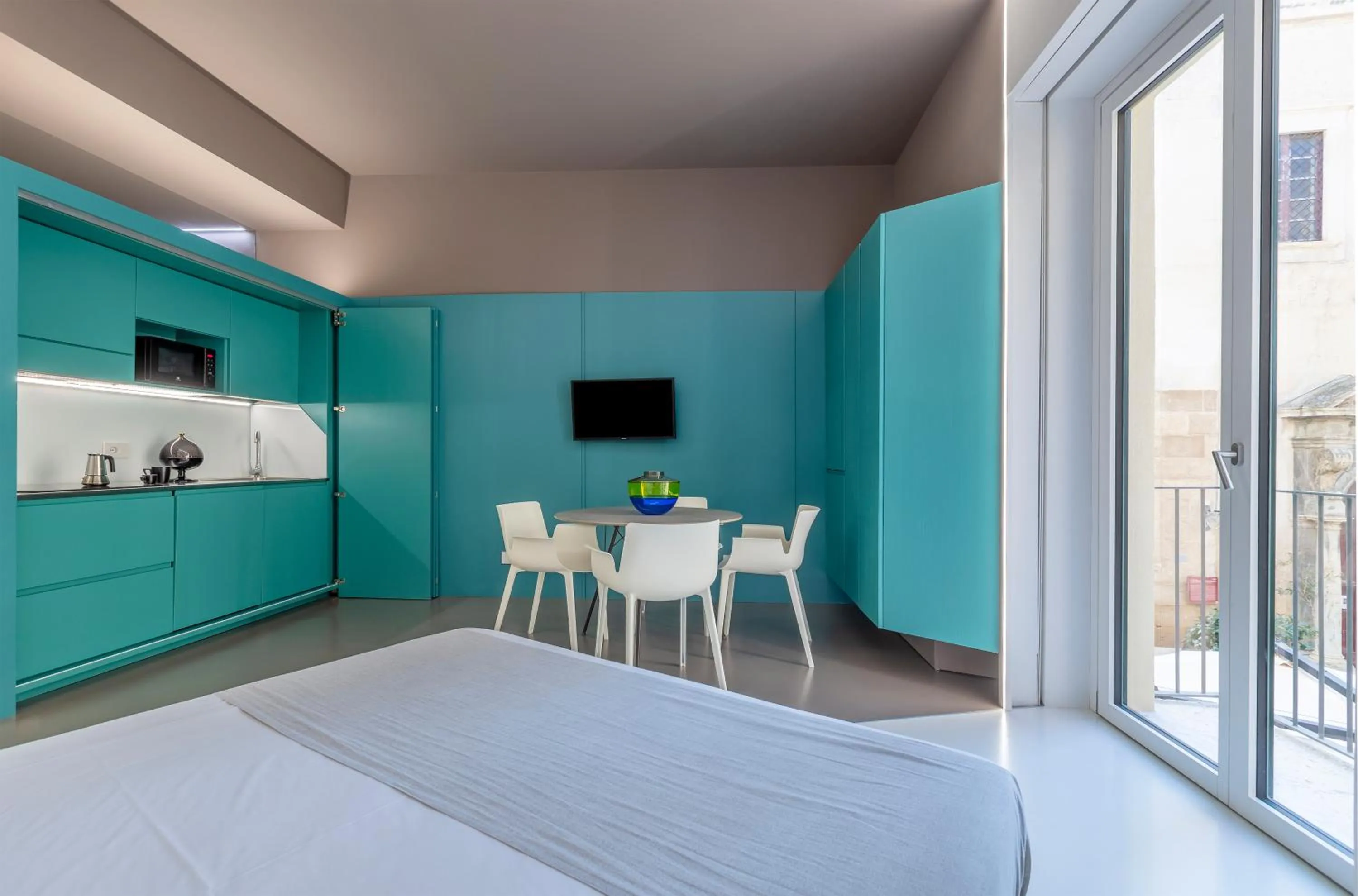 Balcony/Terrace, Bed in Fiveplace Design Suites & Apartments