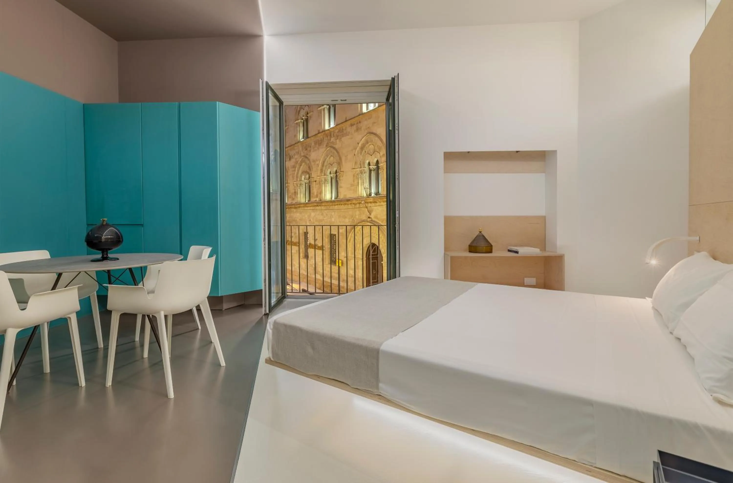 Bedroom, Bed in Fiveplace Design Suites & Apartments