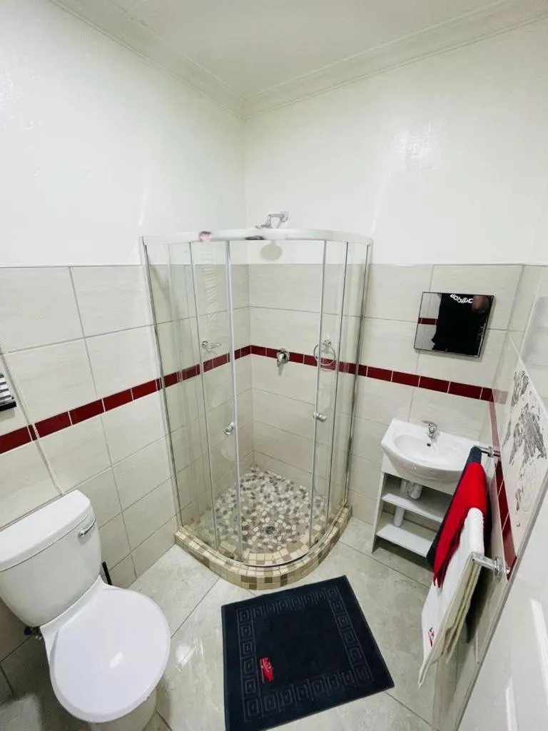 Shower in Ithonsi Guesthouse