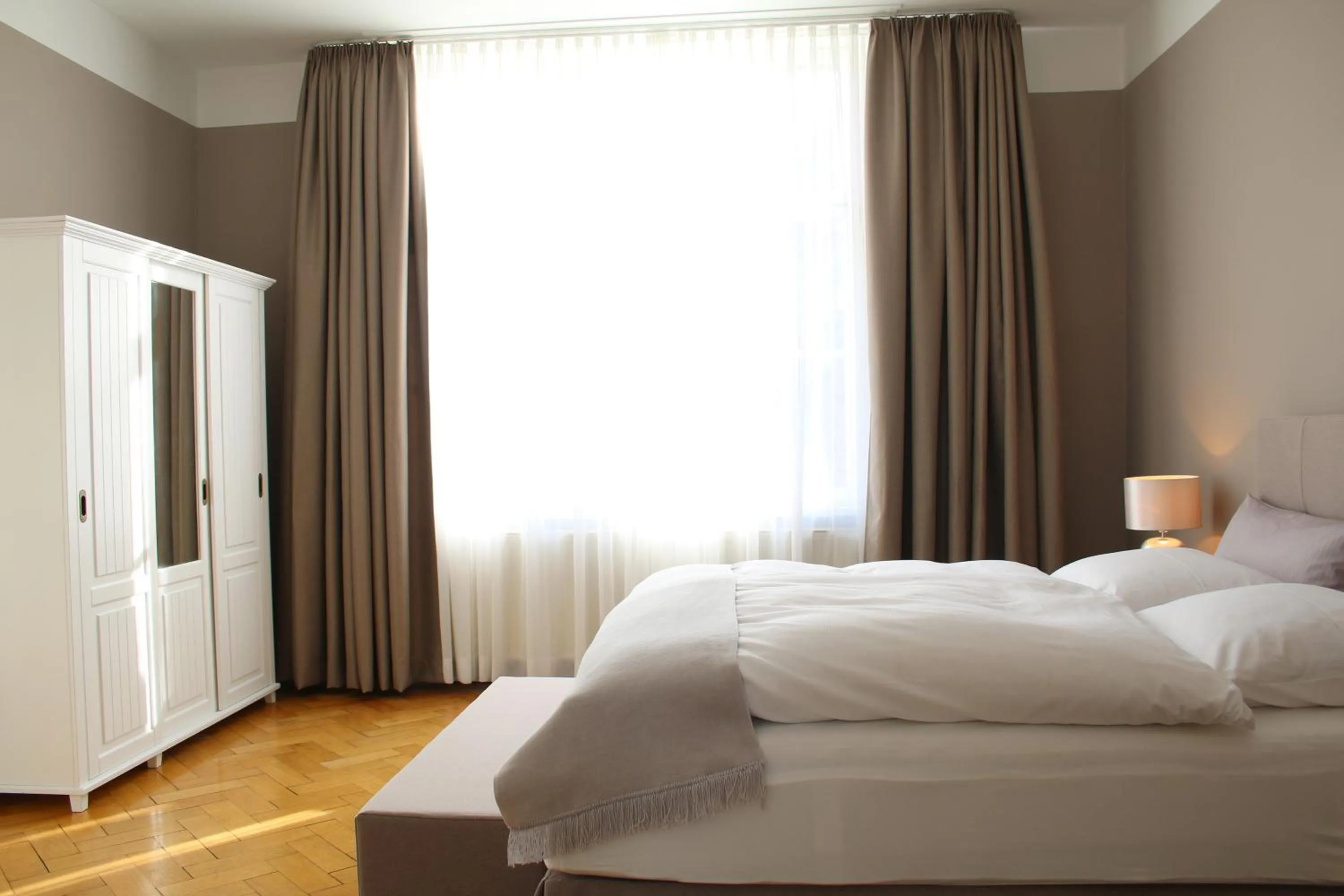 Bedroom, Bed in Romantik Hotel am Brühl