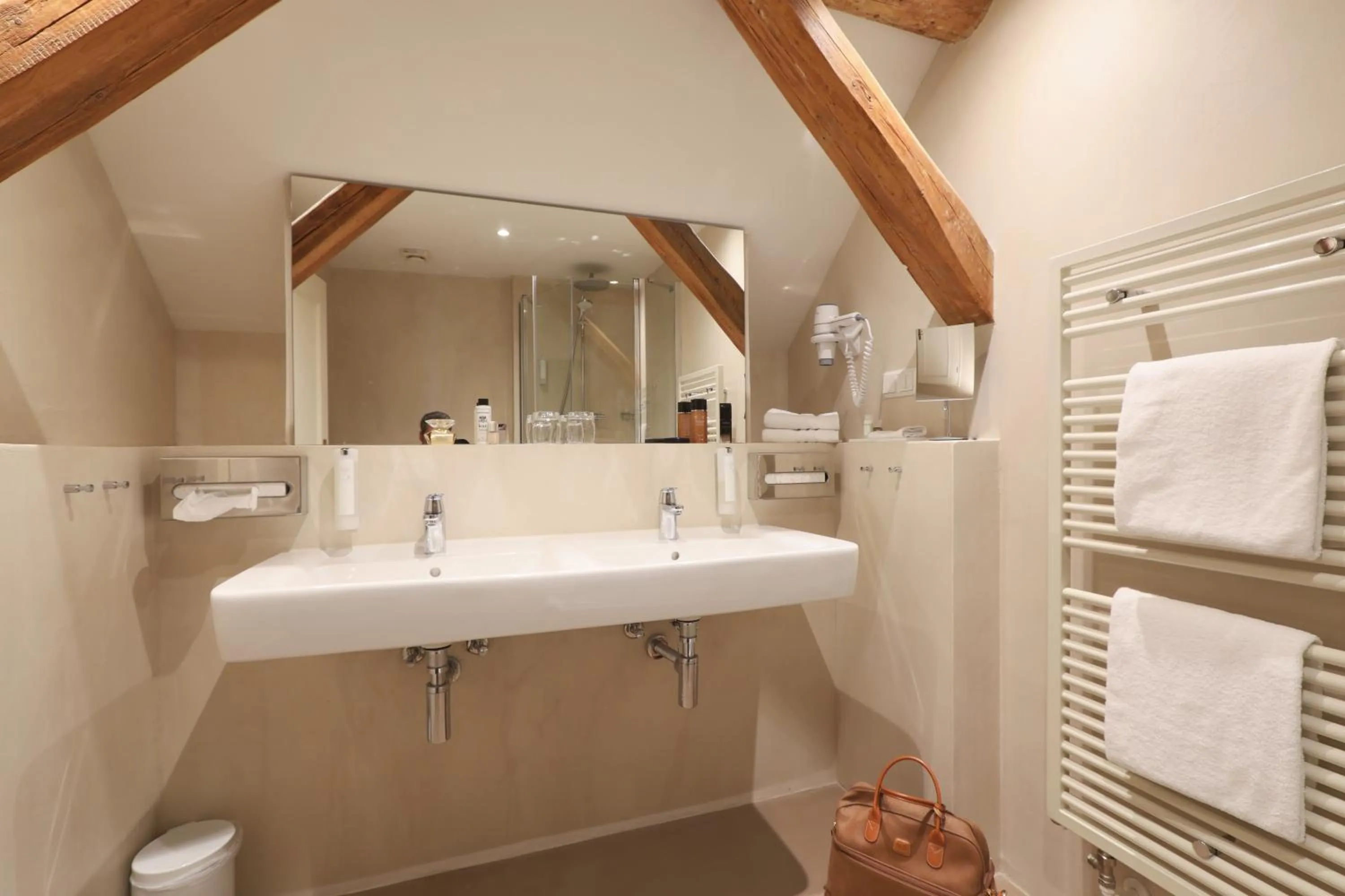 Bathroom in Romantik Hotel am Brühl