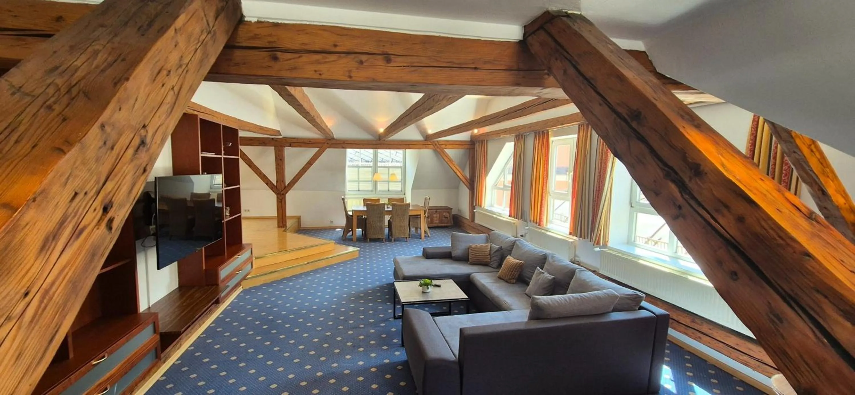 Communal lounge/ TV room in Stadthotel Kramer