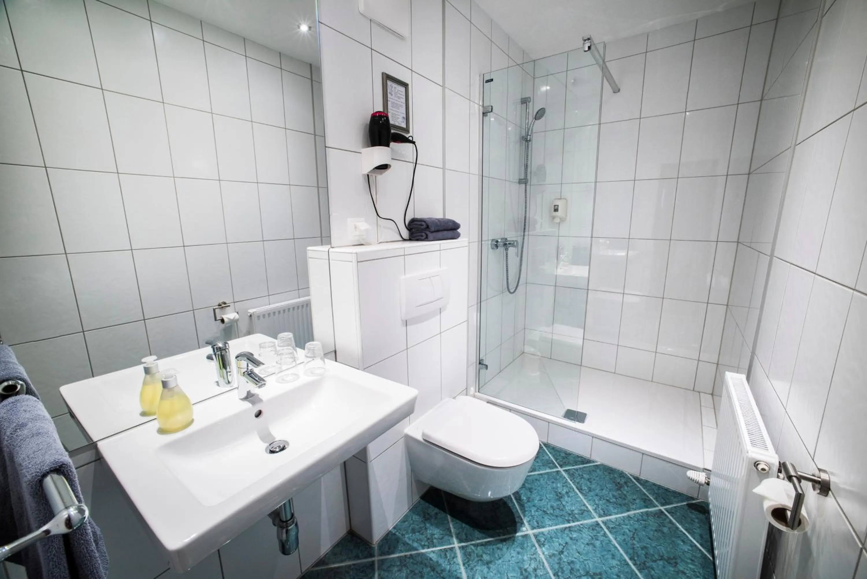 Shower in Stadthotel Kramer