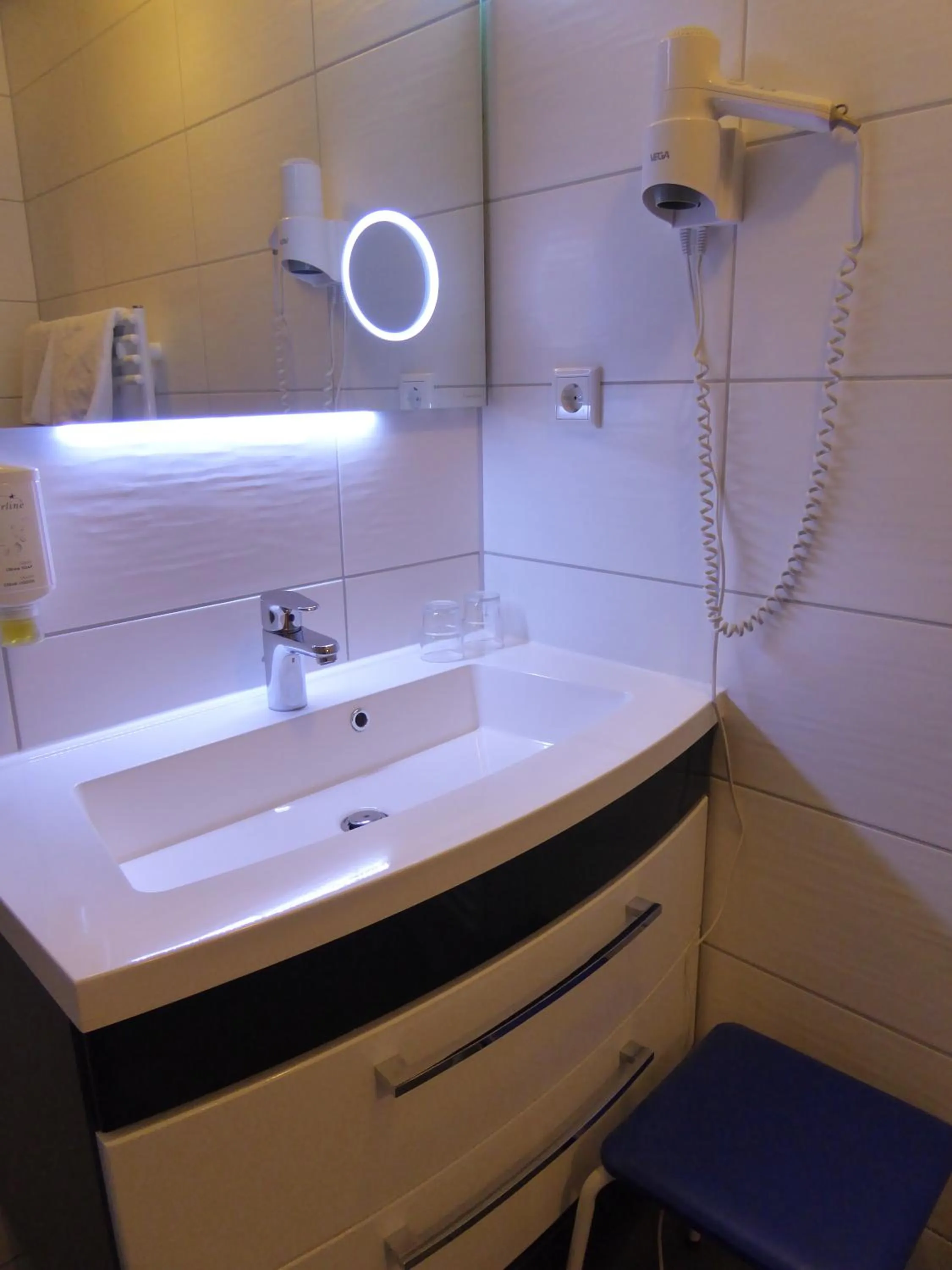 Bathroom in Seehotel Geestland