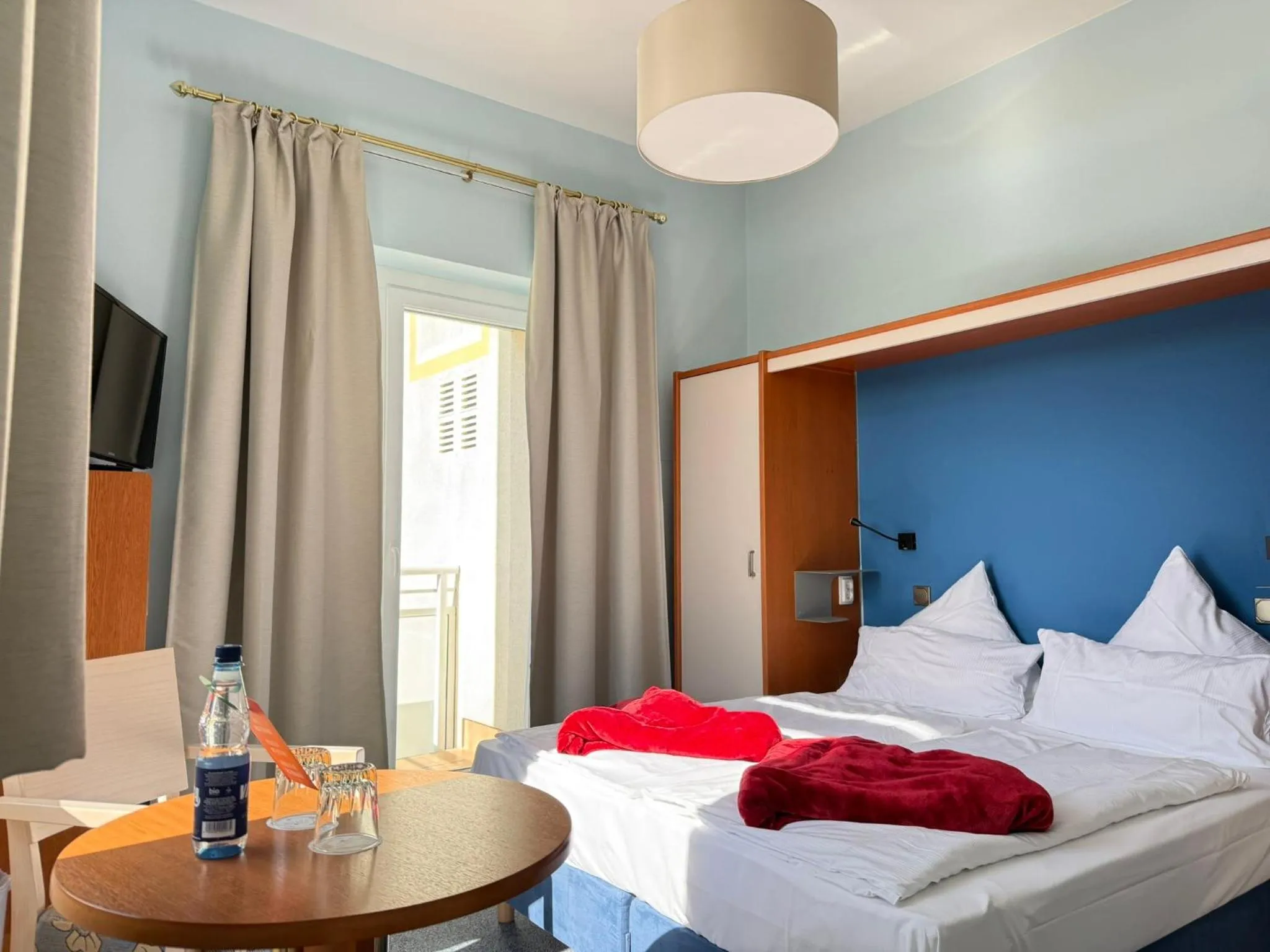 Photo of the whole room, Bed in Seehotel Neue Liebe