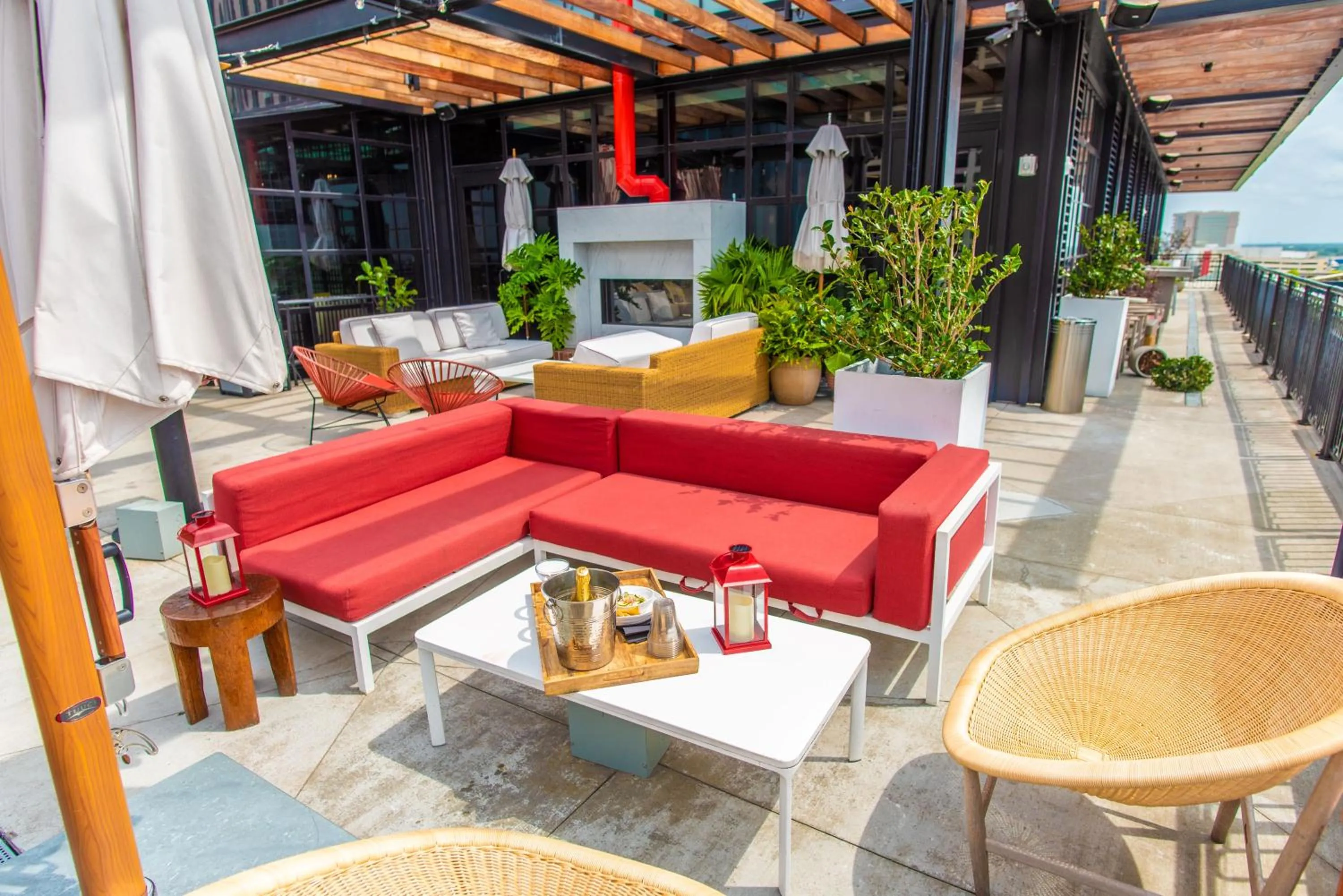 Swimming pool in Virgin Hotels New Orleans
