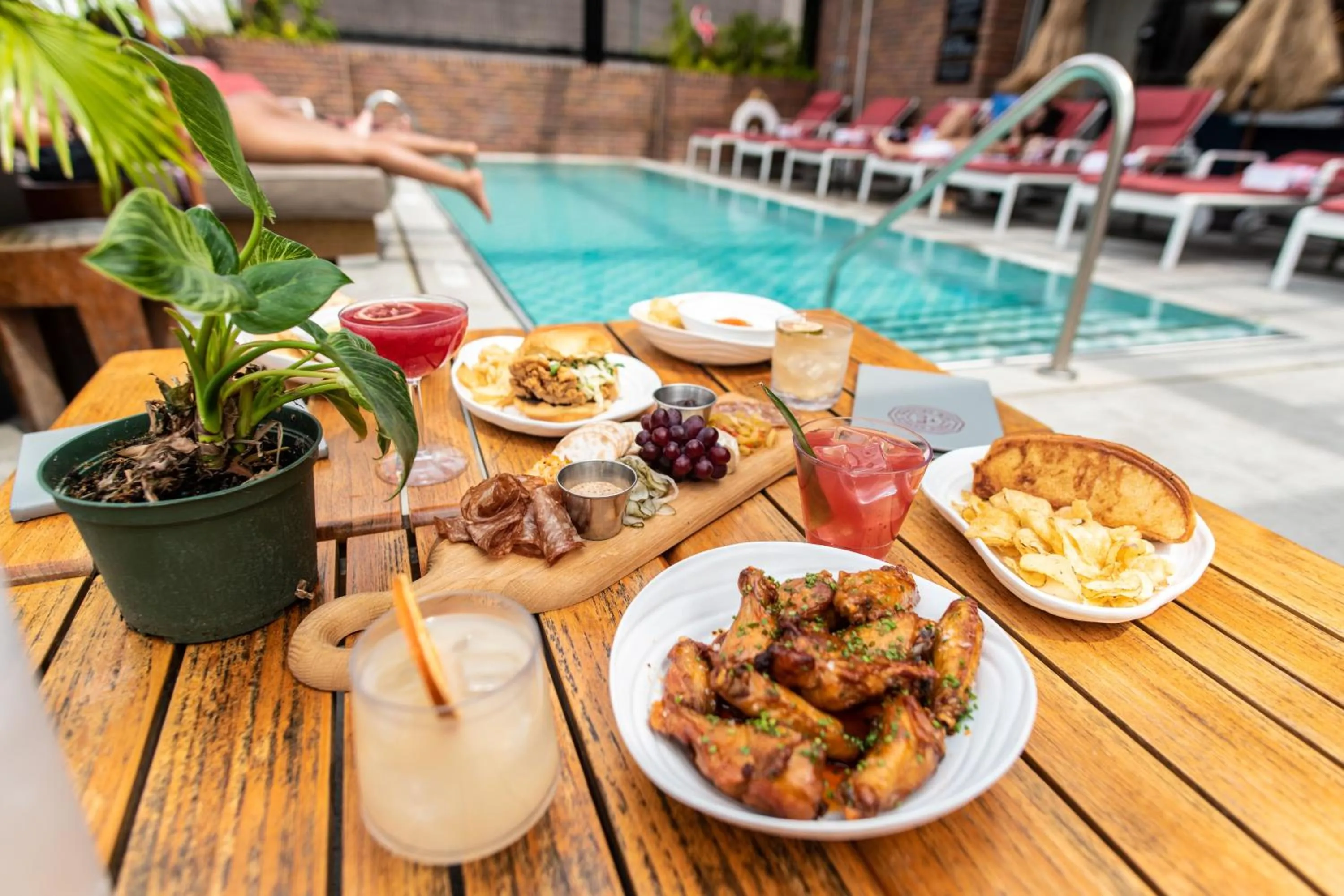 Swimming pool in Virgin Hotels New Orleans