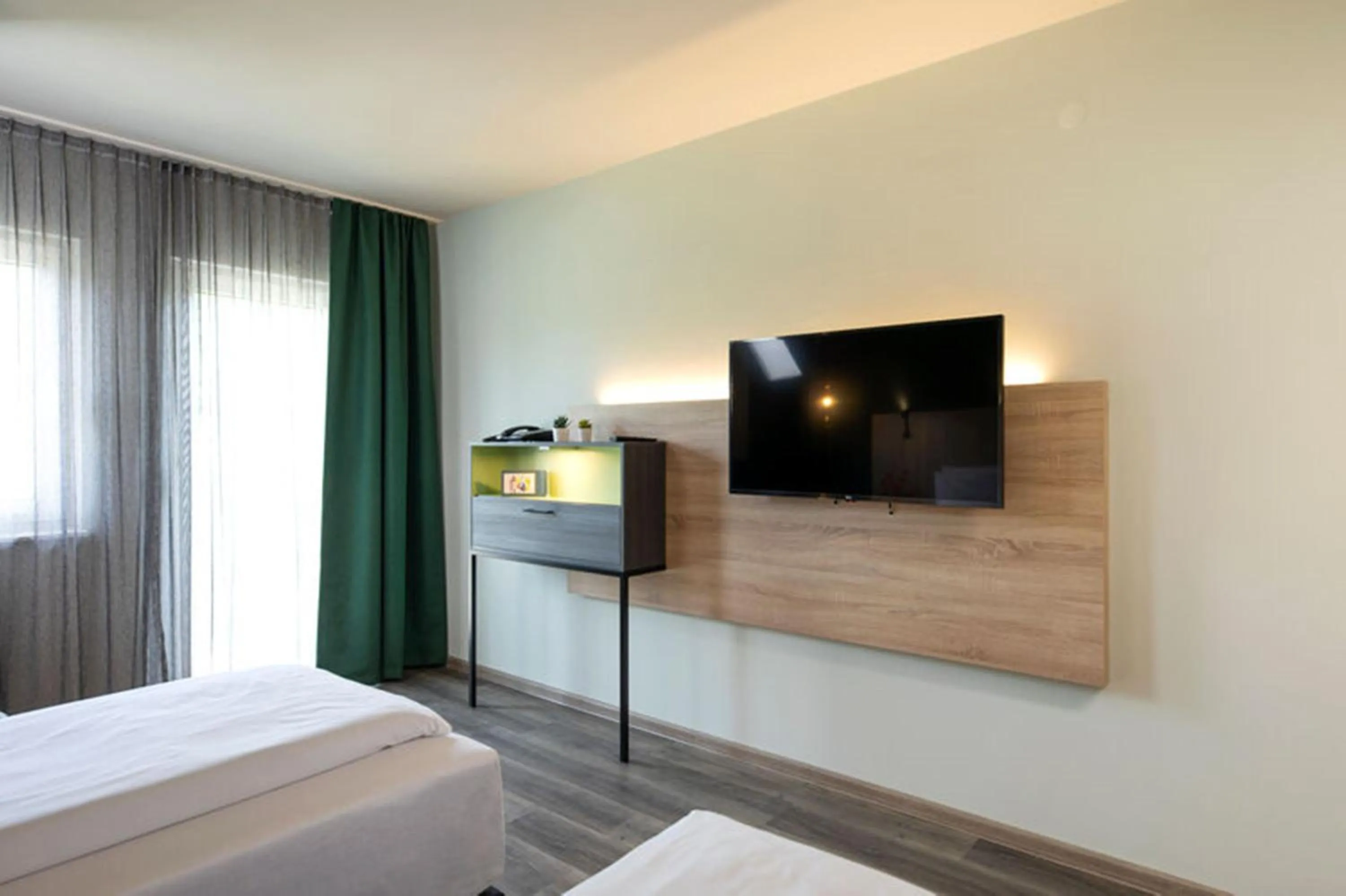 TV and multimedia, Bed in ACHAT Hotel Reilingen Walldorf