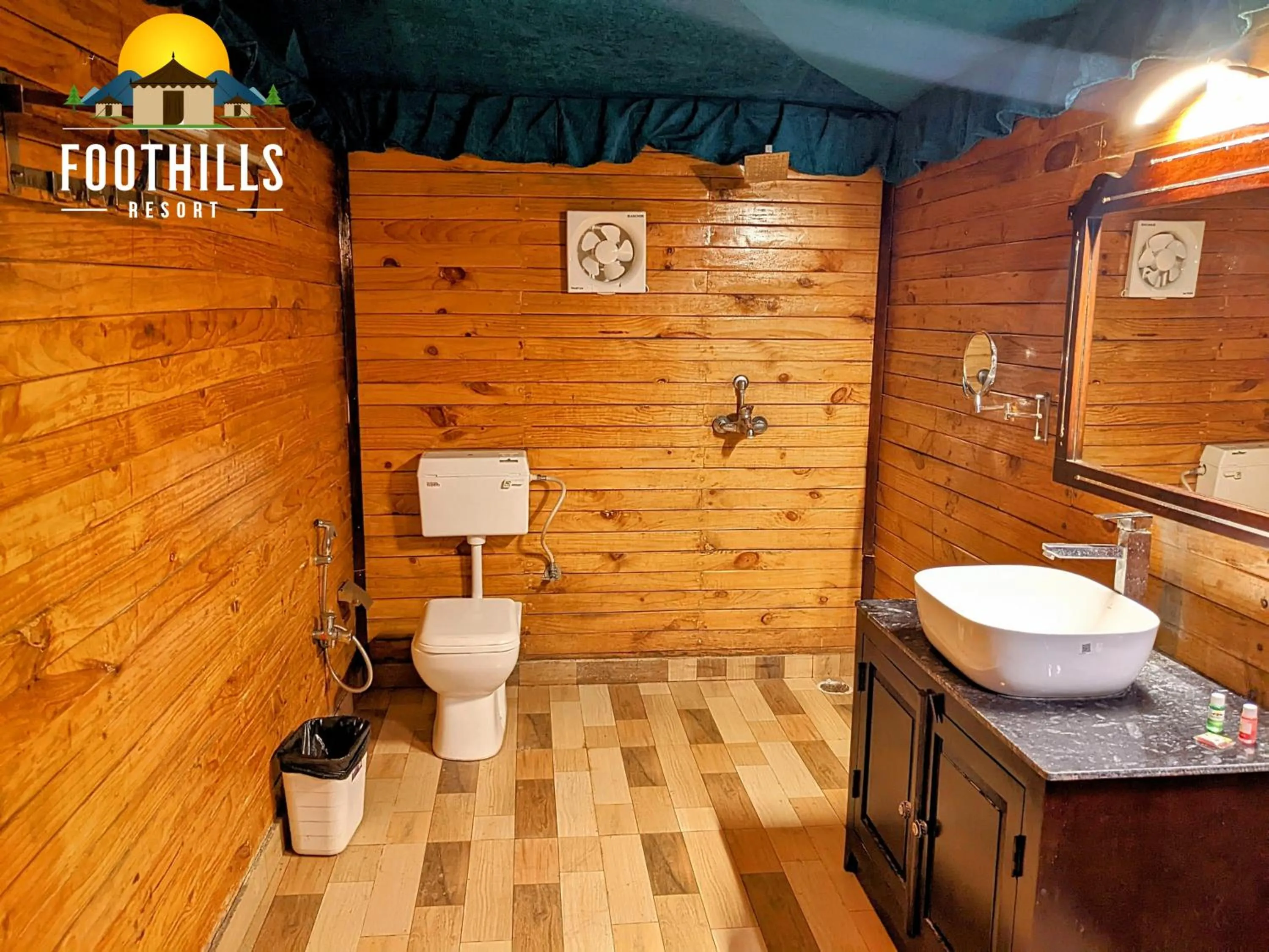 Toilet in Foothill Pushkar Resort