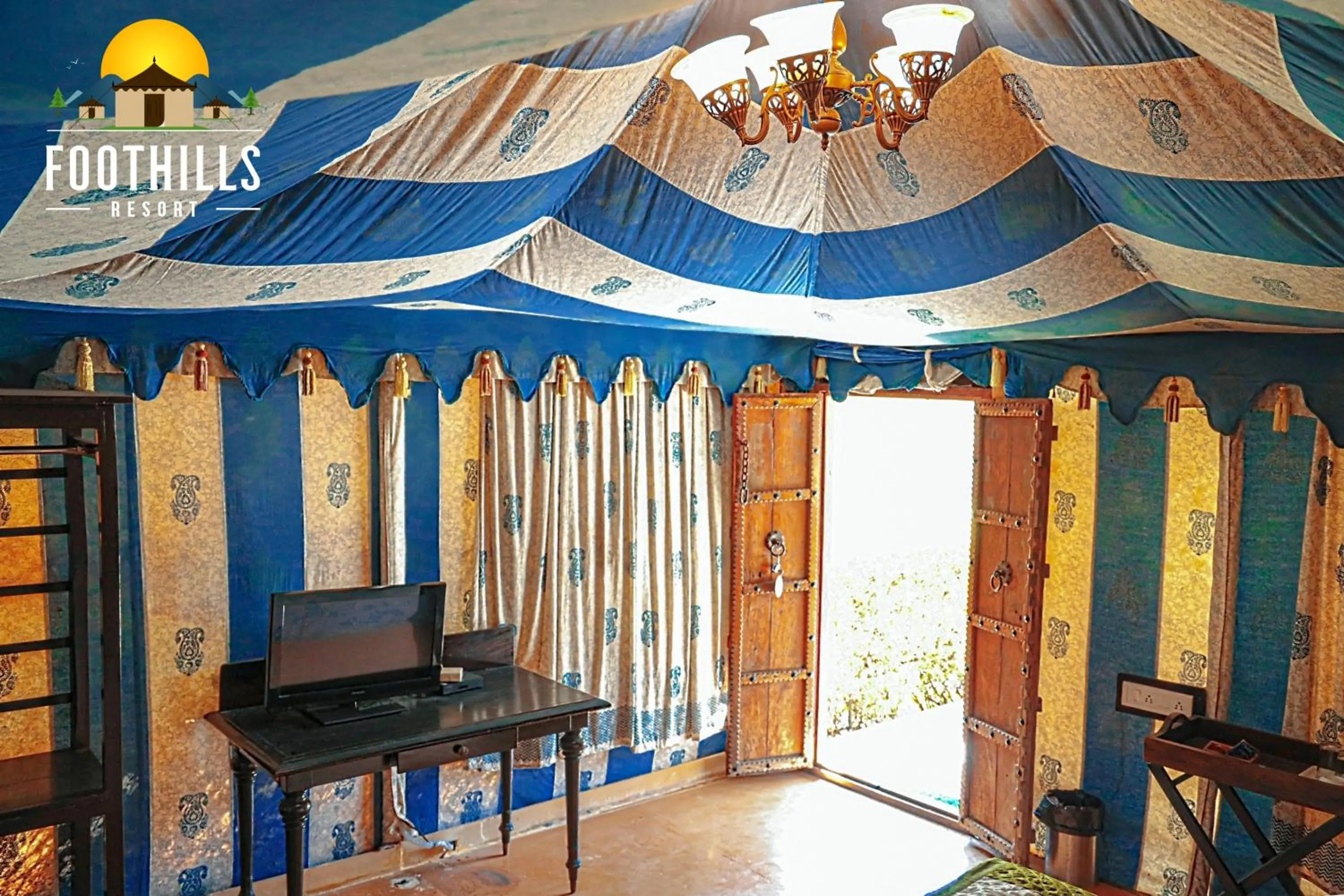 Text overlay in Foothill Pushkar Resort