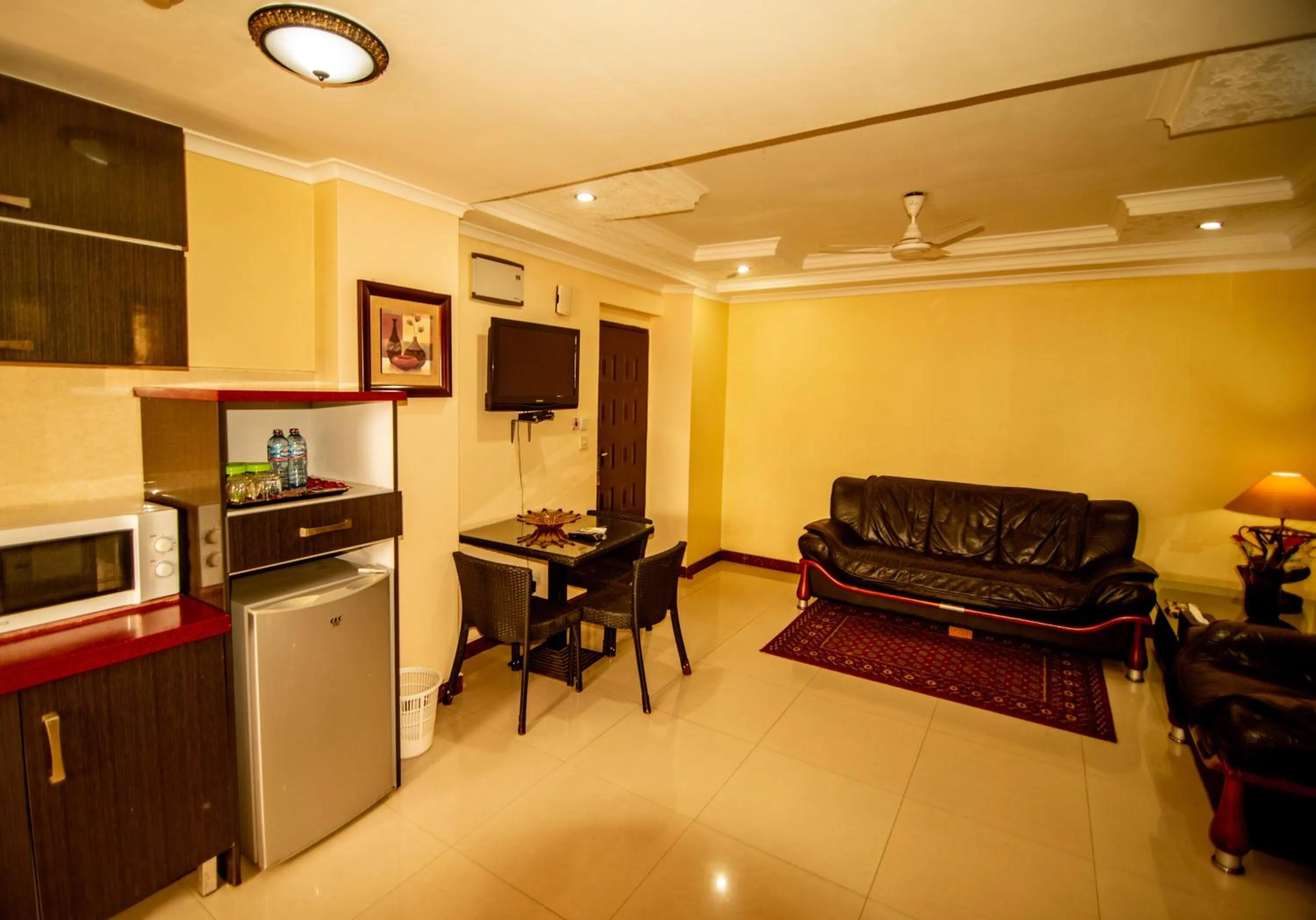 Kitchen or kitchenette in Urban Rose Hotel & Apartments