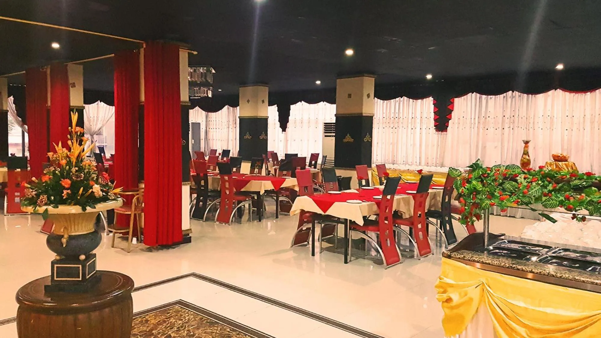 Restaurant/places to eat in Urban Rose Hotel & Apartments