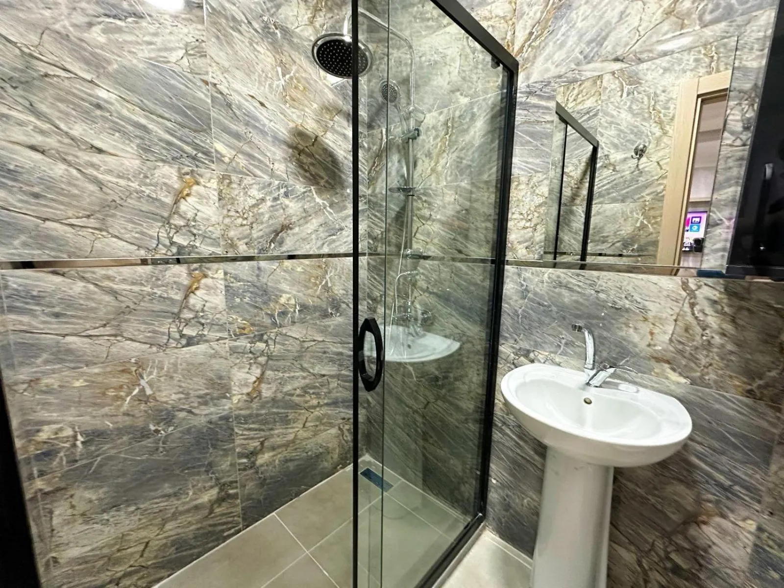 Shower in Sisli House By Remar Holding