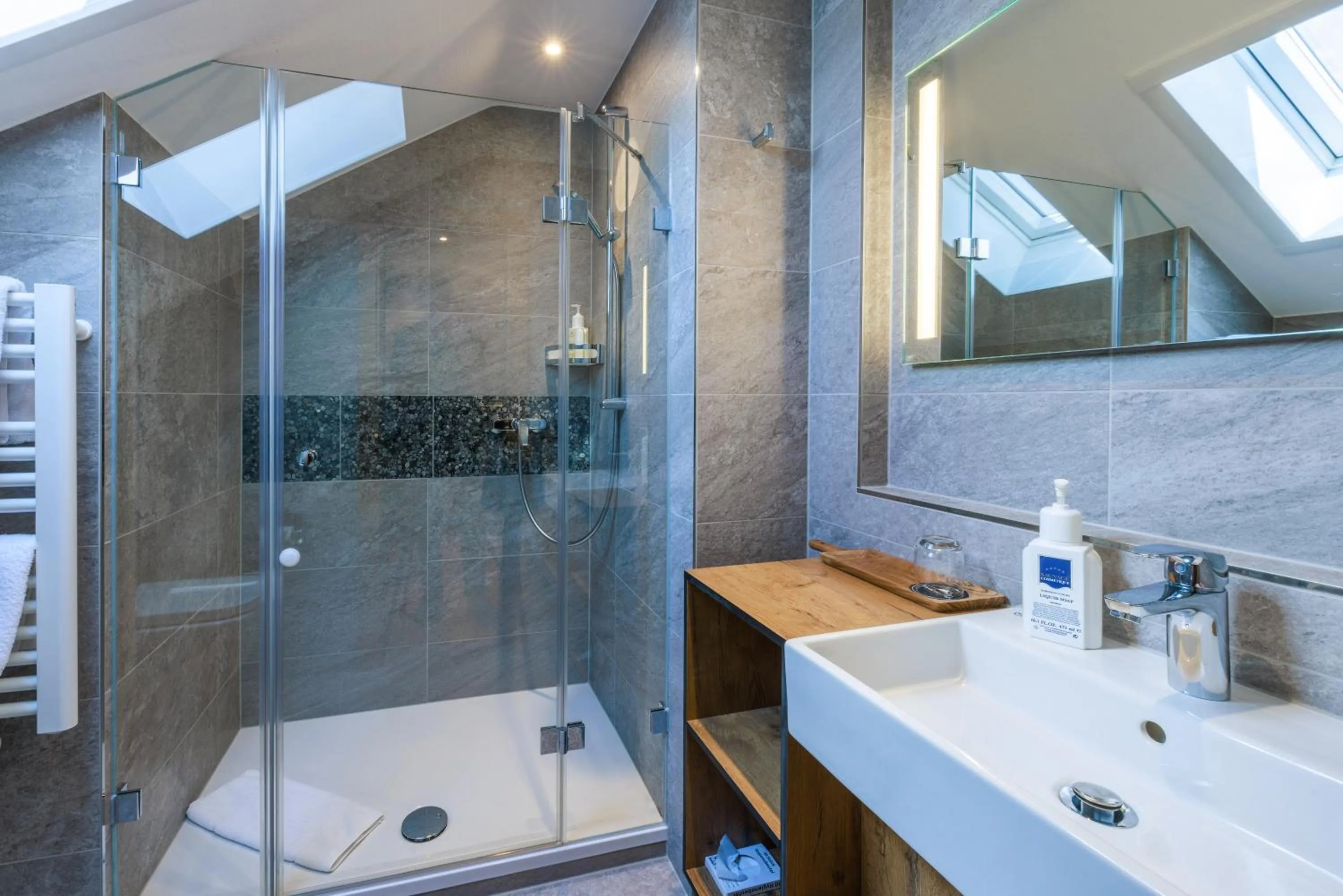 Shower in Hotel zur Post