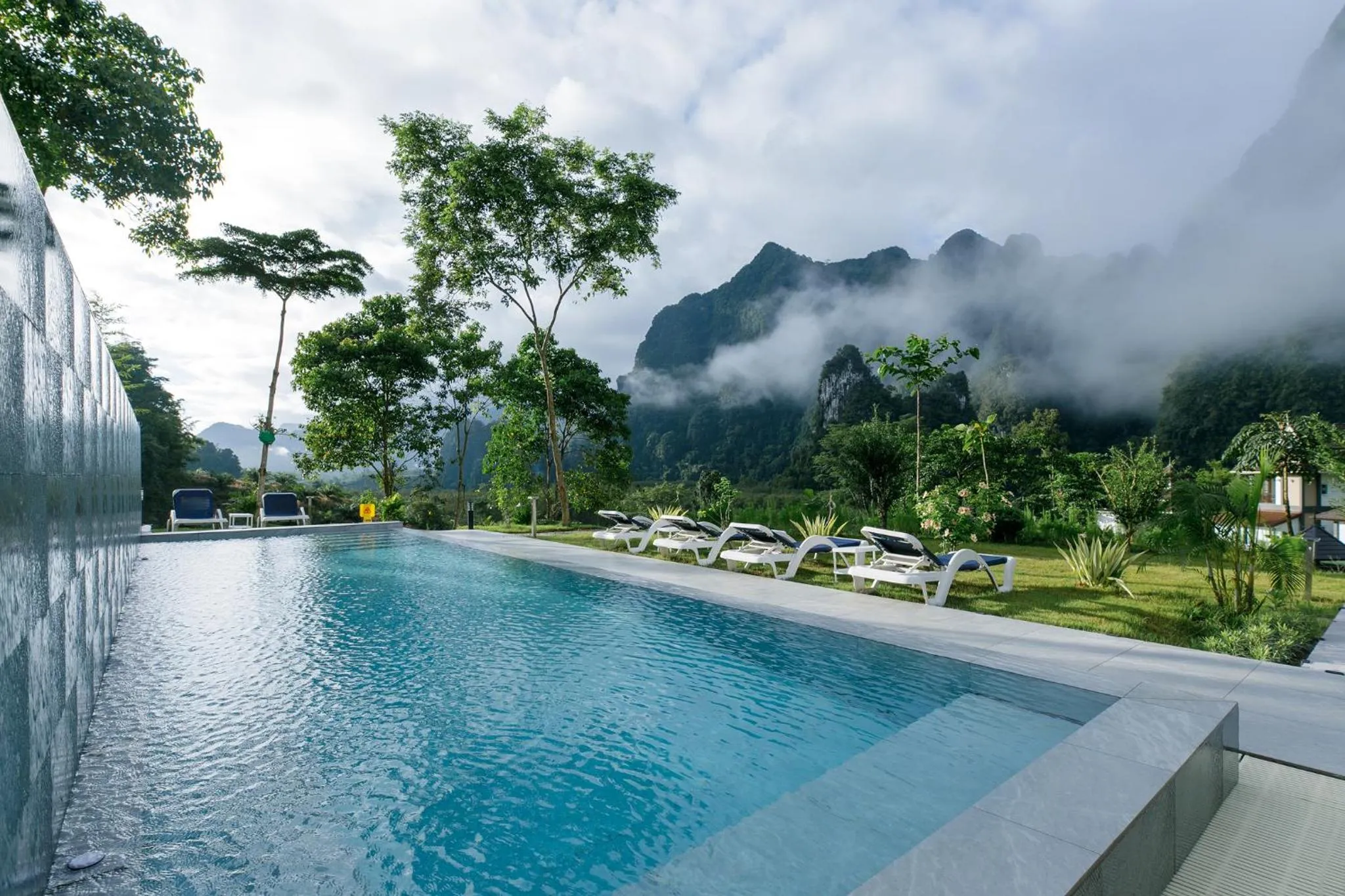 Swimming pool in Magical Mountain View Resort