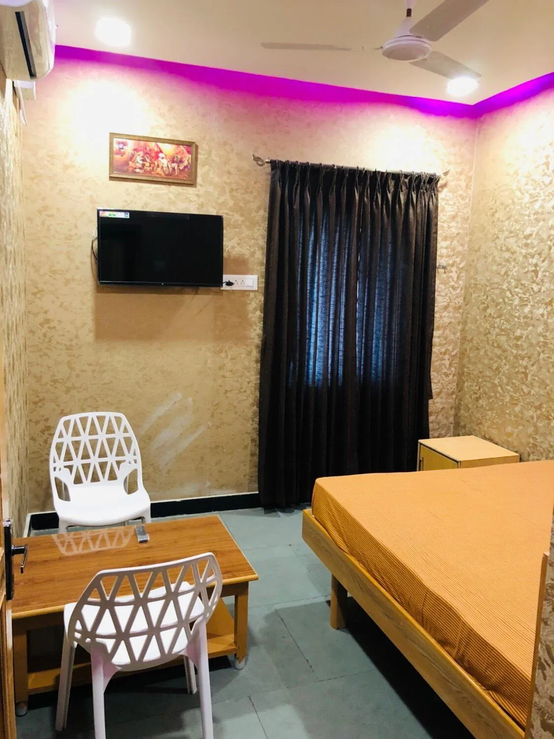 Bed in C M HOTEL NEW