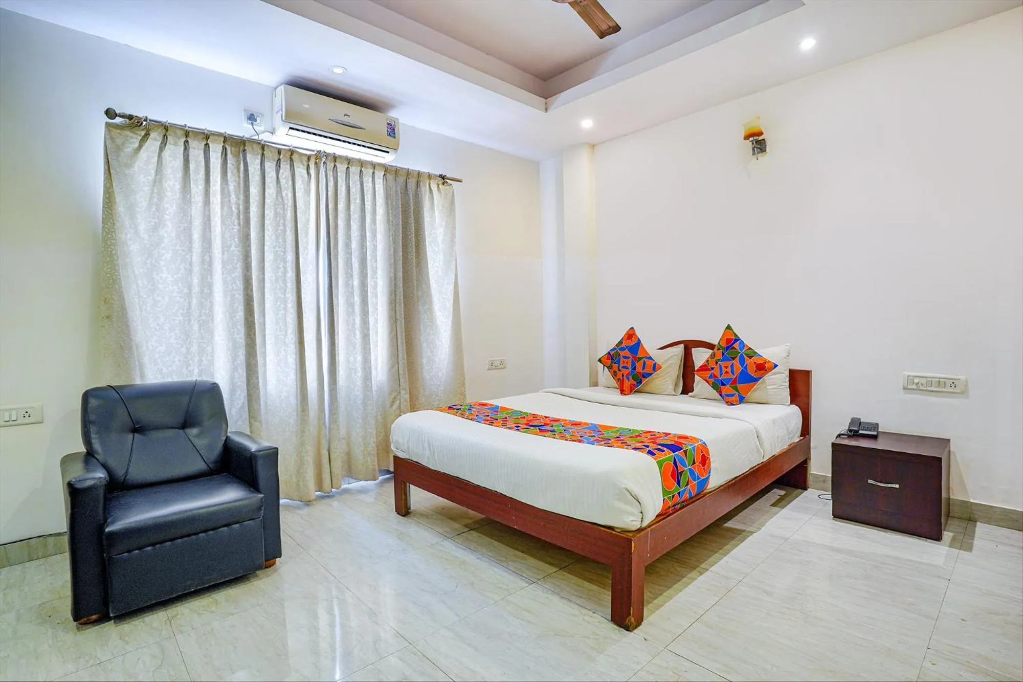 Bed in FabHotel Shreyas Inn - Kaikondrahalli Lake