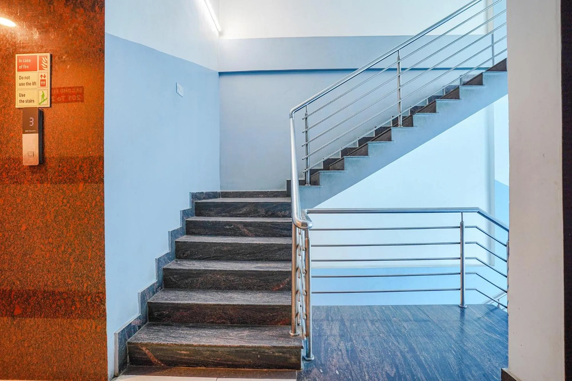 Lobby or reception in FabHotel Shreyas Inn - Kaikondrahalli Lake