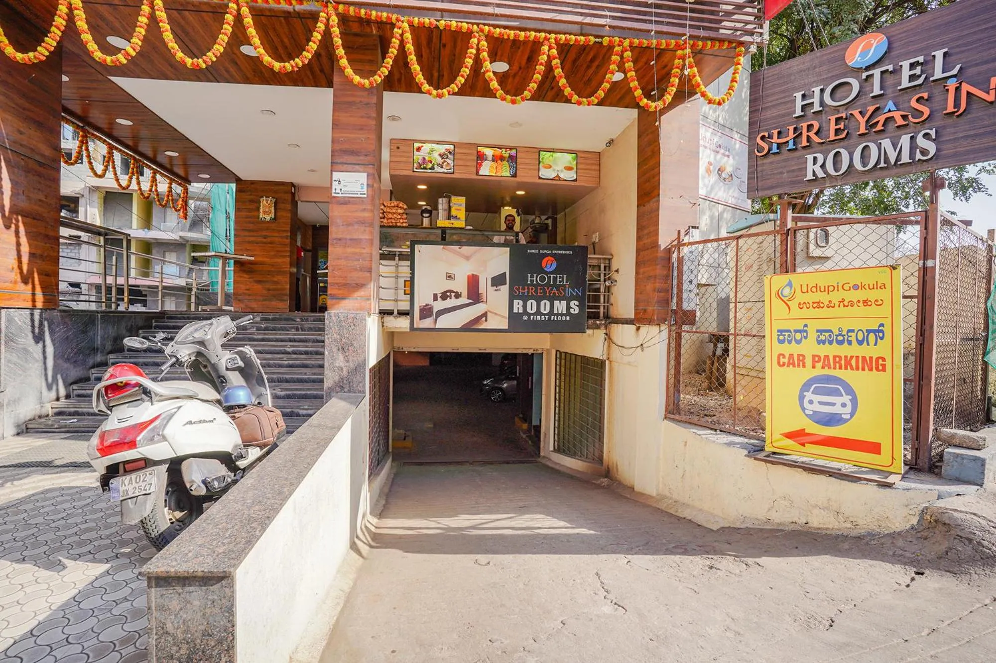 Facade/entrance in FabHotel Shreyas Inn - Kaikondrahalli Lake