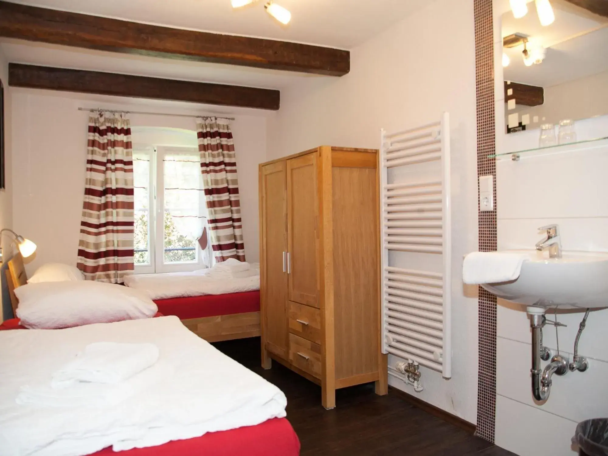 Family Room - single occupancy in Bettmann regional Einkaufen & Bauernhofurlaub Family Room - single occupancy in Bettmann regional Einkaufen & Bauernhofurlaub